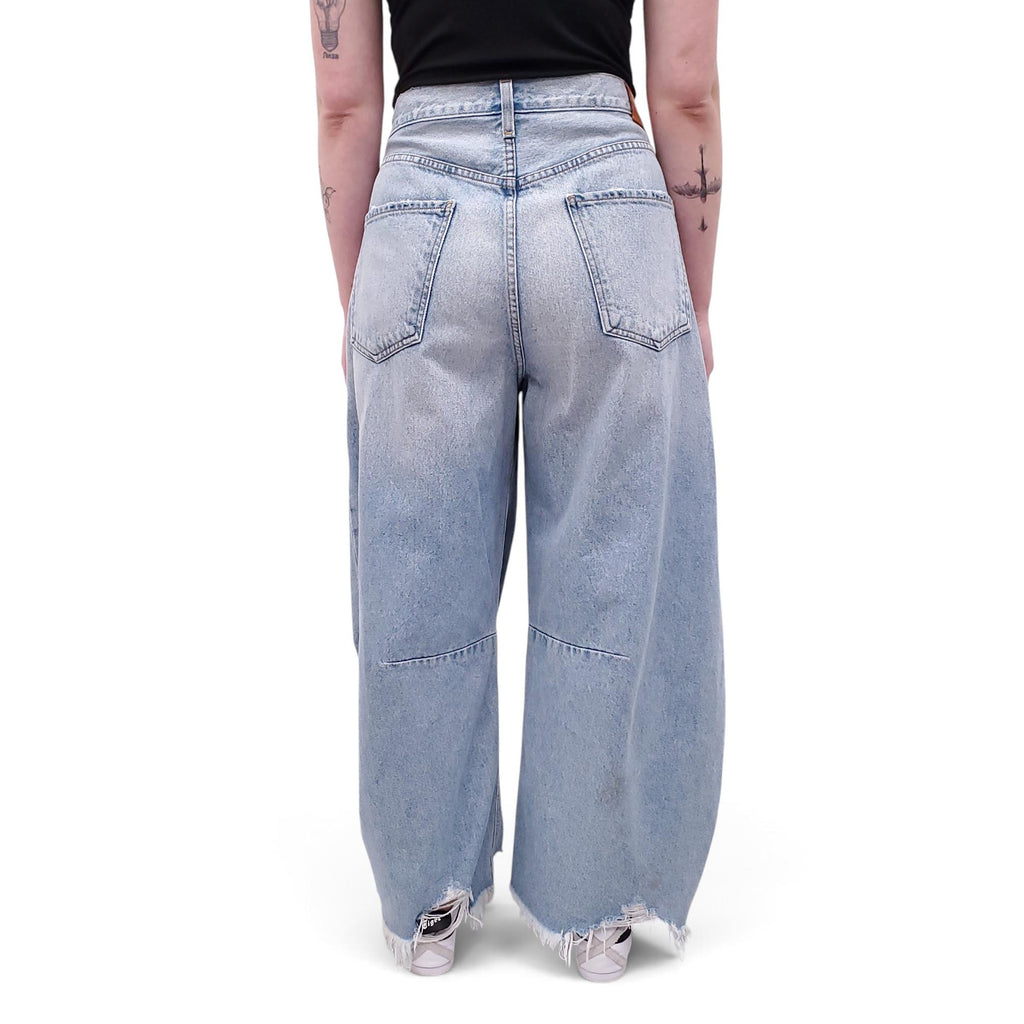CITIZENS OF HUMANITY LIGHT WASH DISTRESSED BARREL JEANS - SIZE 32