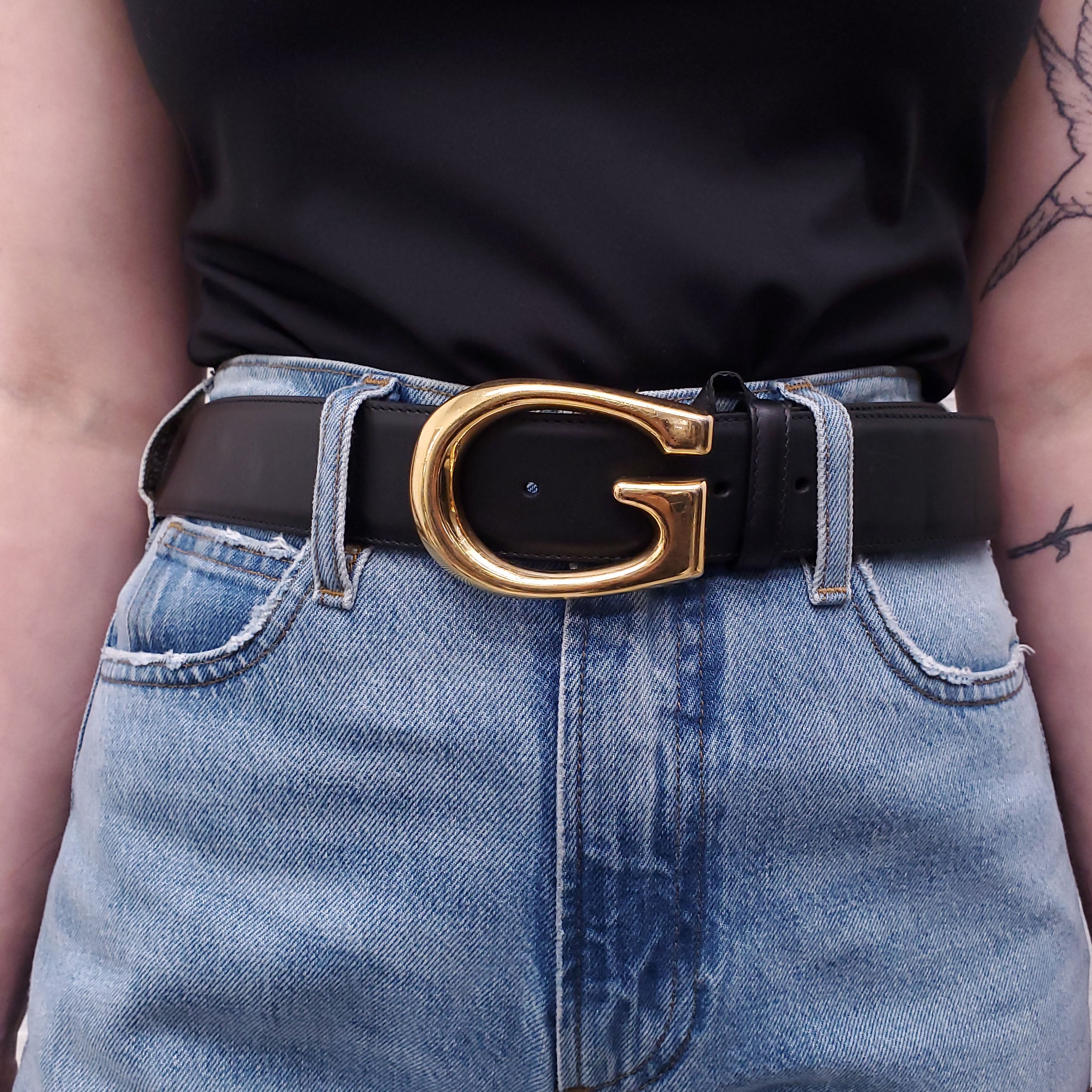 GUCCI BLACK AND GOLD BELT - SIZE 95