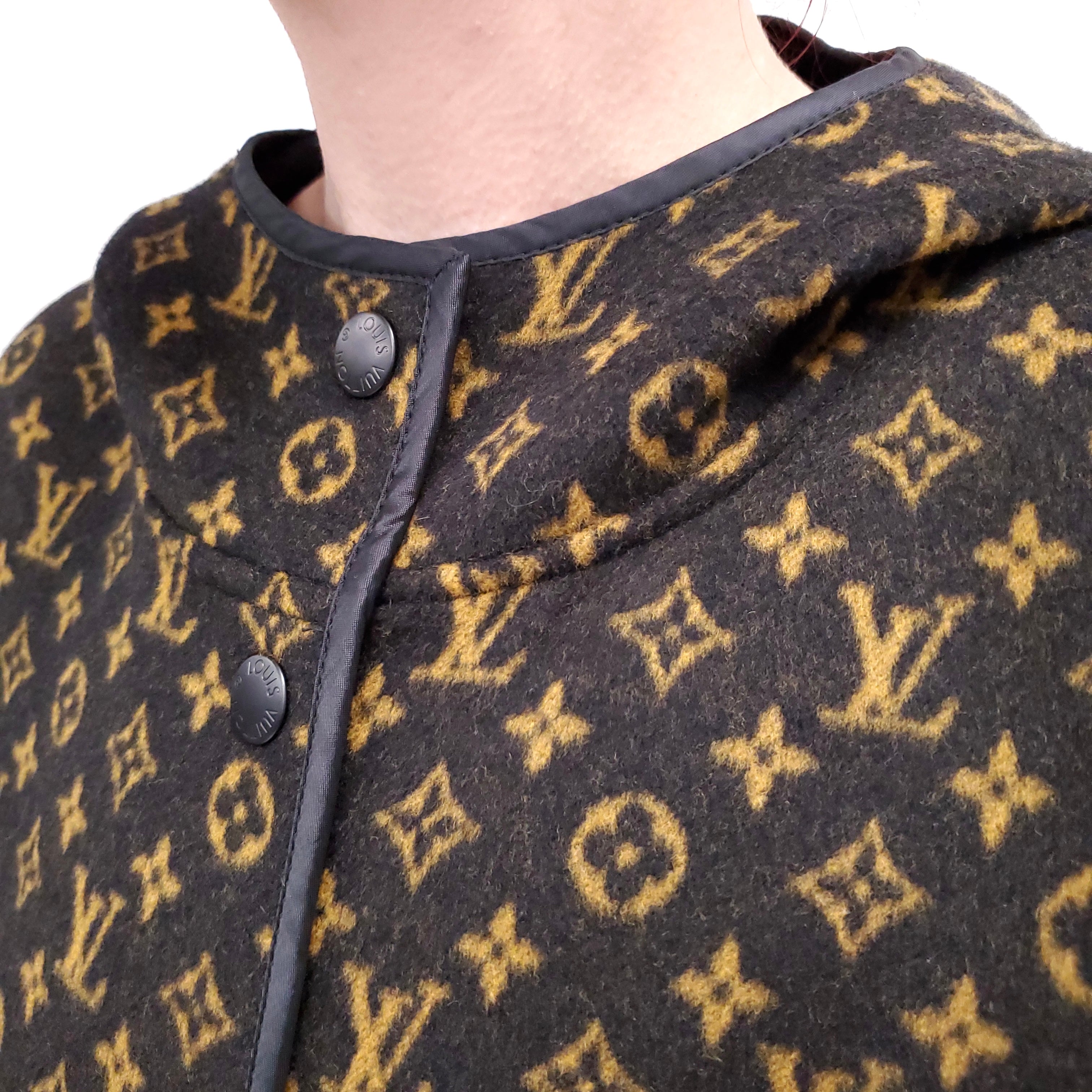 LOUIS VUITTON LOGO COAT - SIZE 40 – Rewind Couture