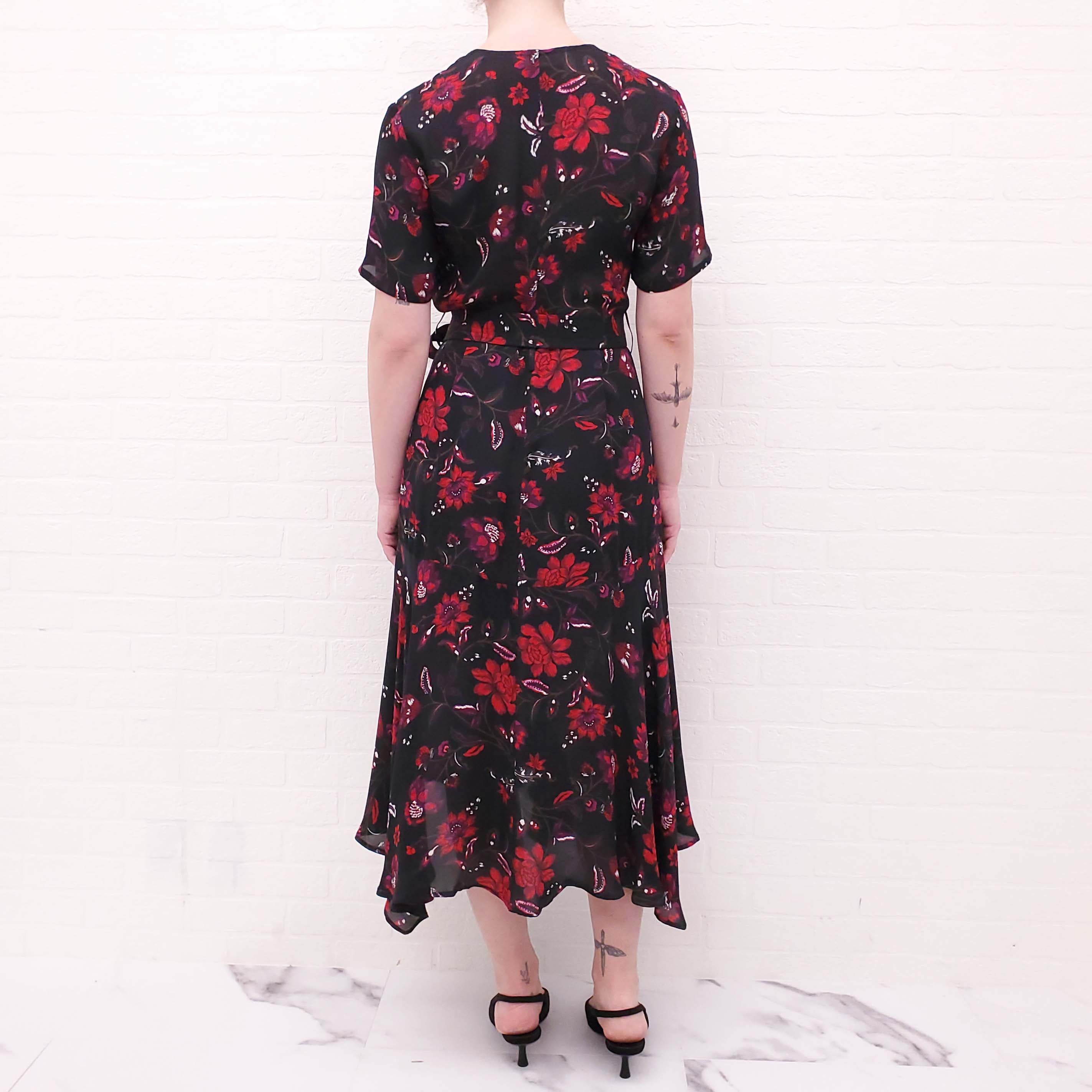A.L.C. RED AND BLACK FLORAL BELTED WRAP DRESS - SIZE 8