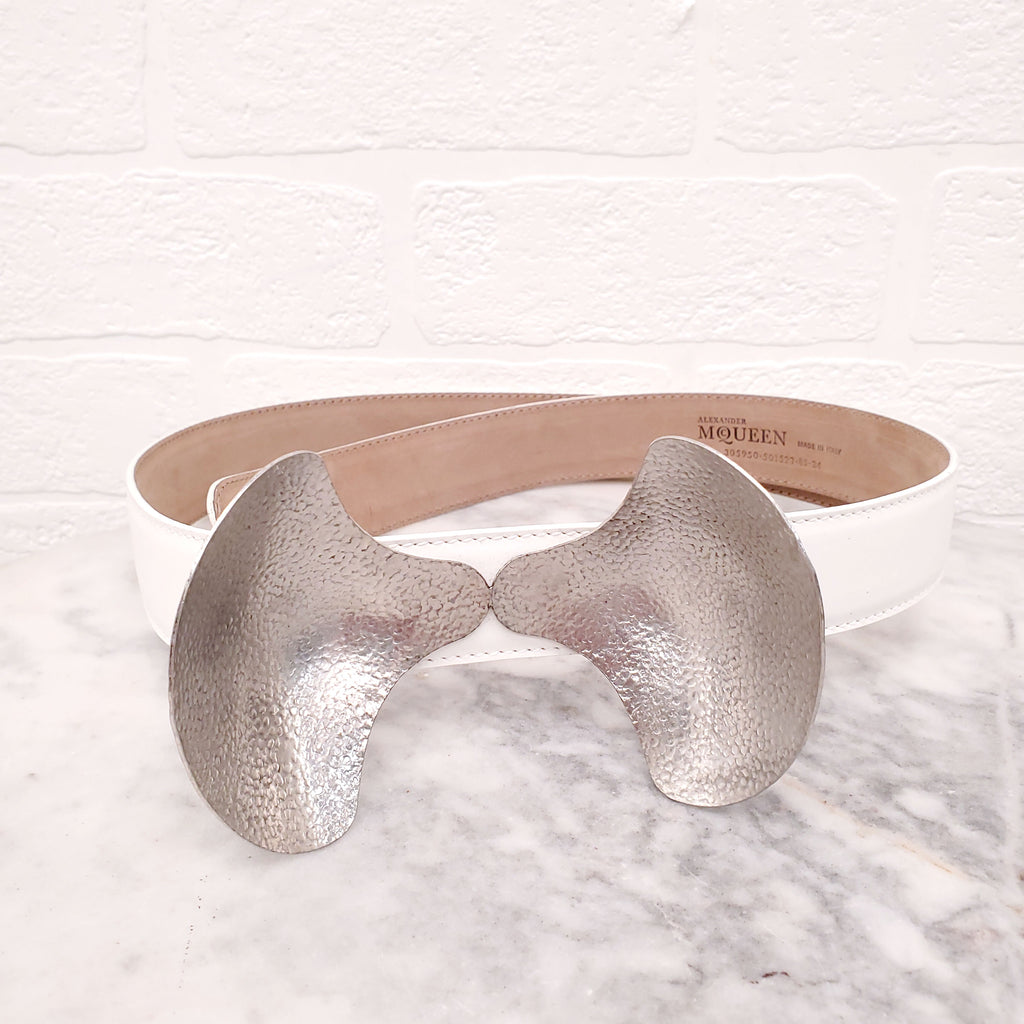 ALEXANDER MCQUEEN WHITE LEATHER BELT WITH SILVER DETAIL - SIZE 85