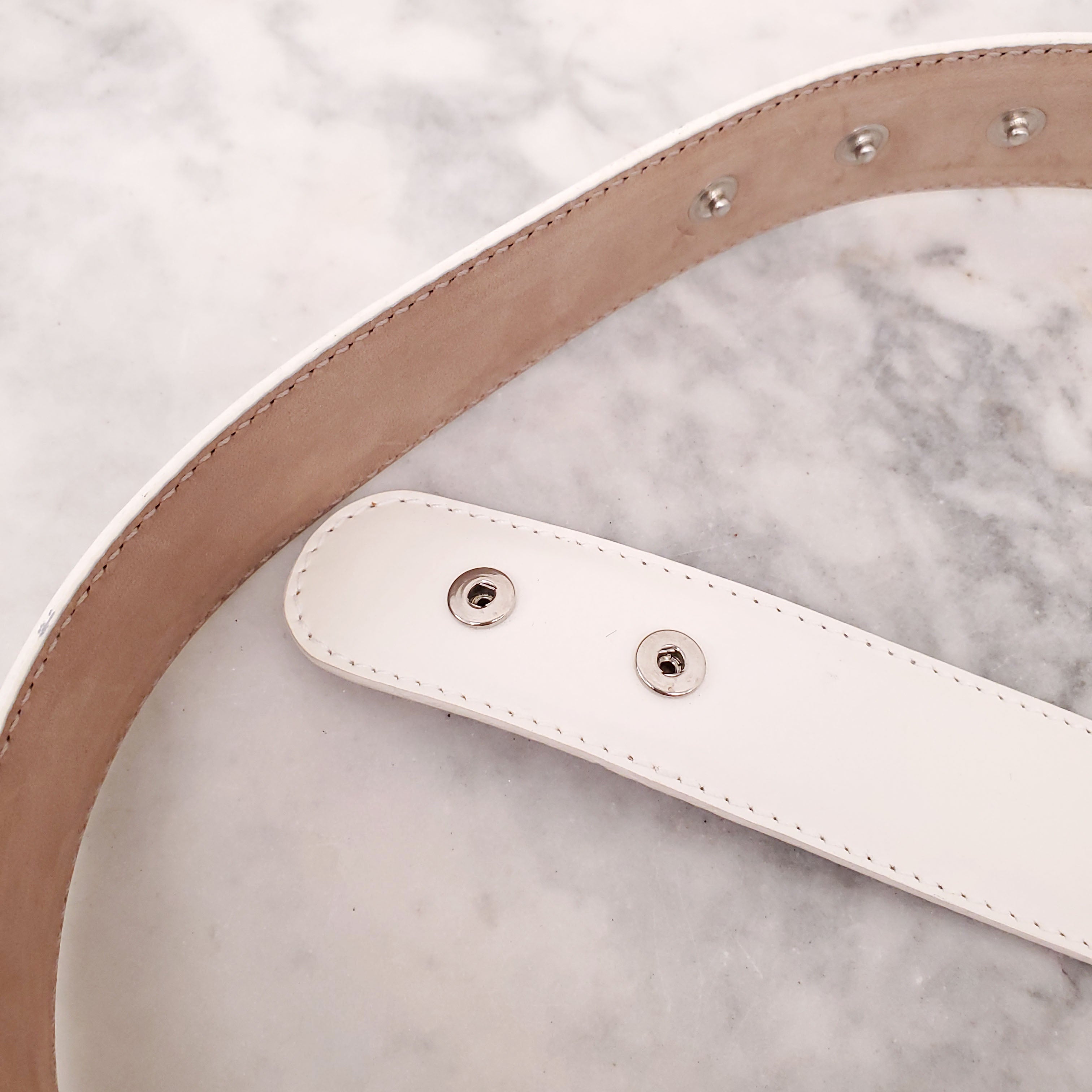 ALEXANDER MCQUEEN WHITE LEATHER BELT WITH SILVER DETAIL - SIZE 85