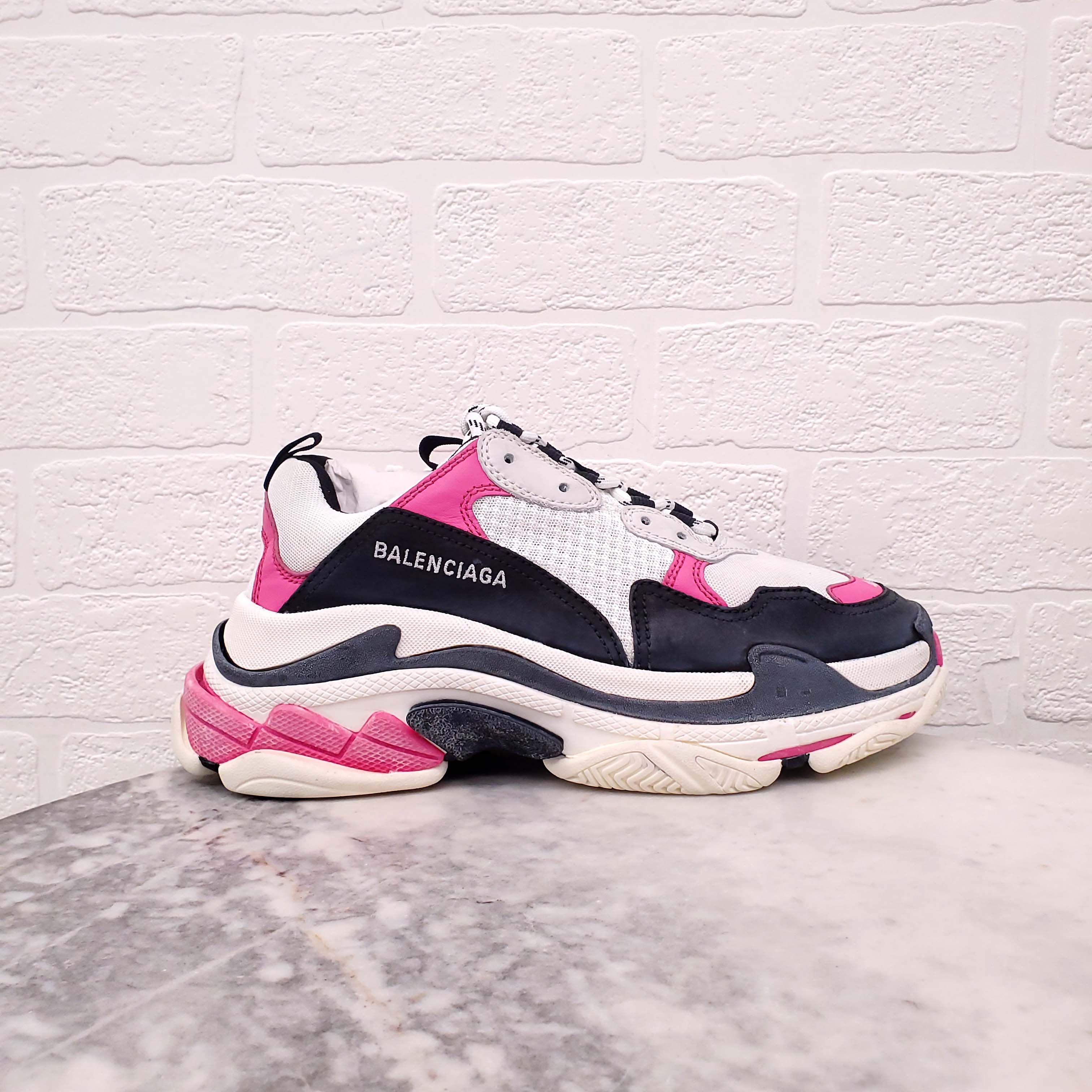 BALENCIAGA BLACK AND PINK TRIPLE S SNEAKERS - SIZE 40