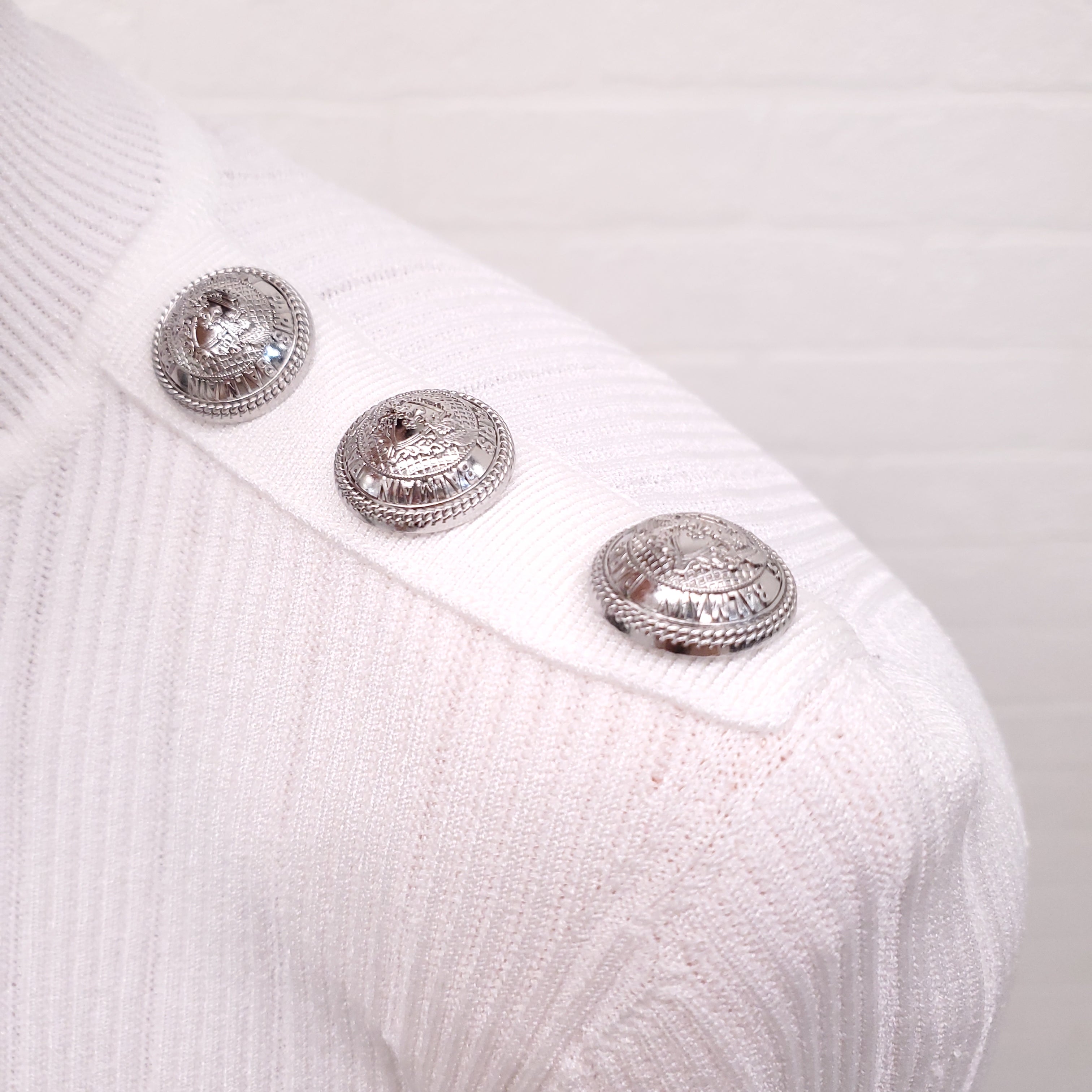 BALMAIN WHITE MOCK TURTLENECK KNIT BODYSUIT WITH SILVER BUTTONS - SIZE 36