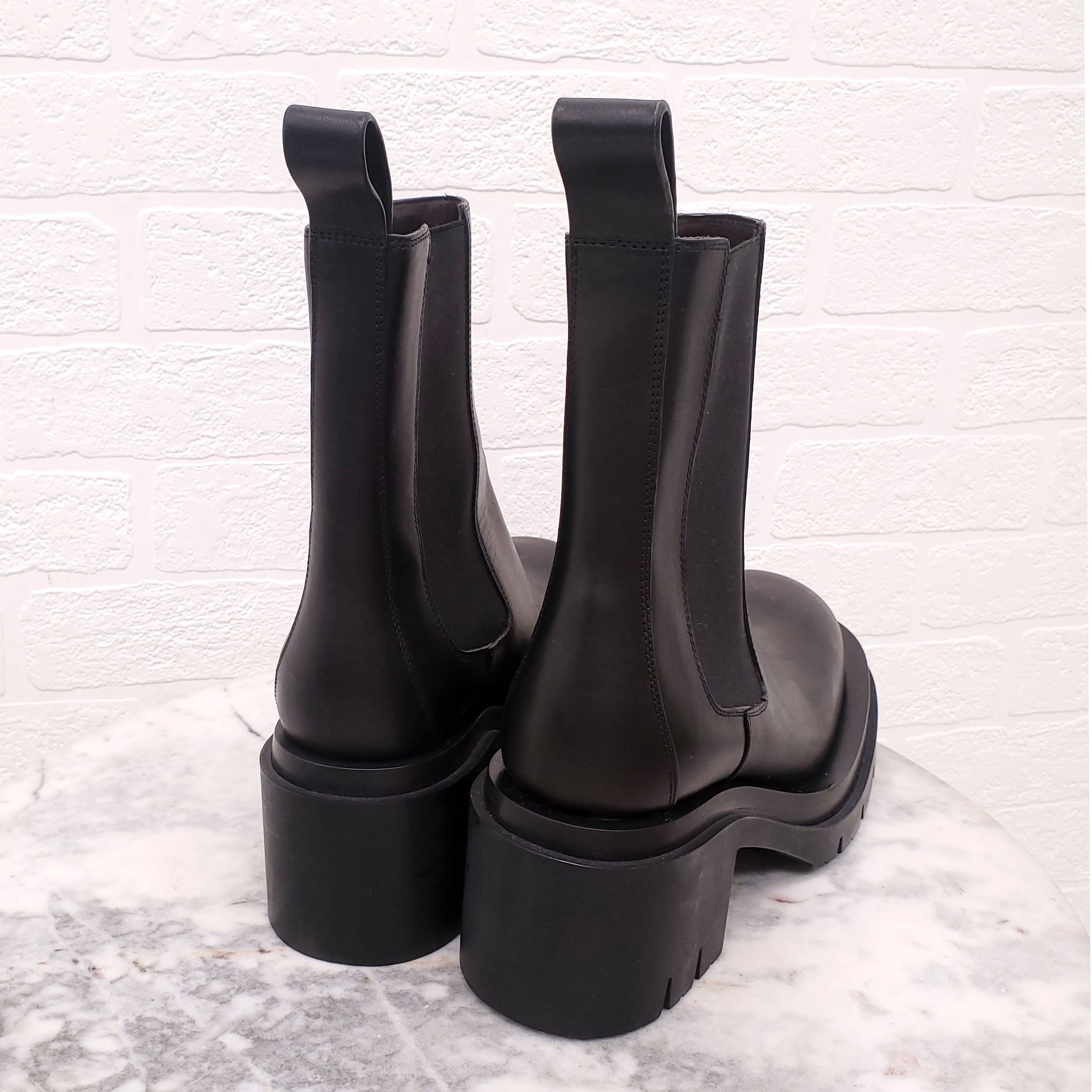 BOTTEGA VENETA BLACK CHUNKY CHELSEA BOOTS - SIZE 40.5