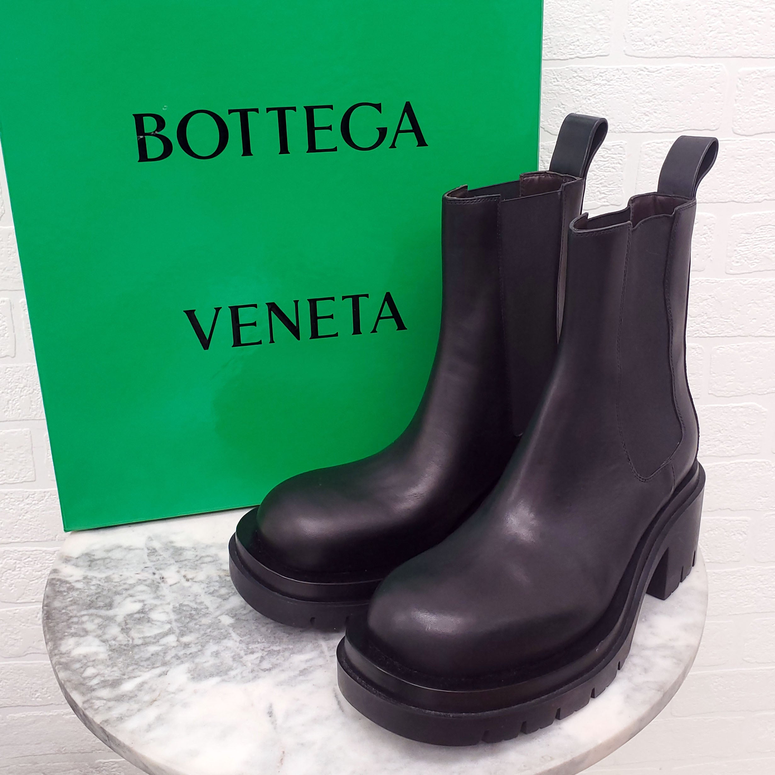 BOTTEGA VENETA BLACK CHUNKY CHELSEA BOOTS - SIZE 40.5