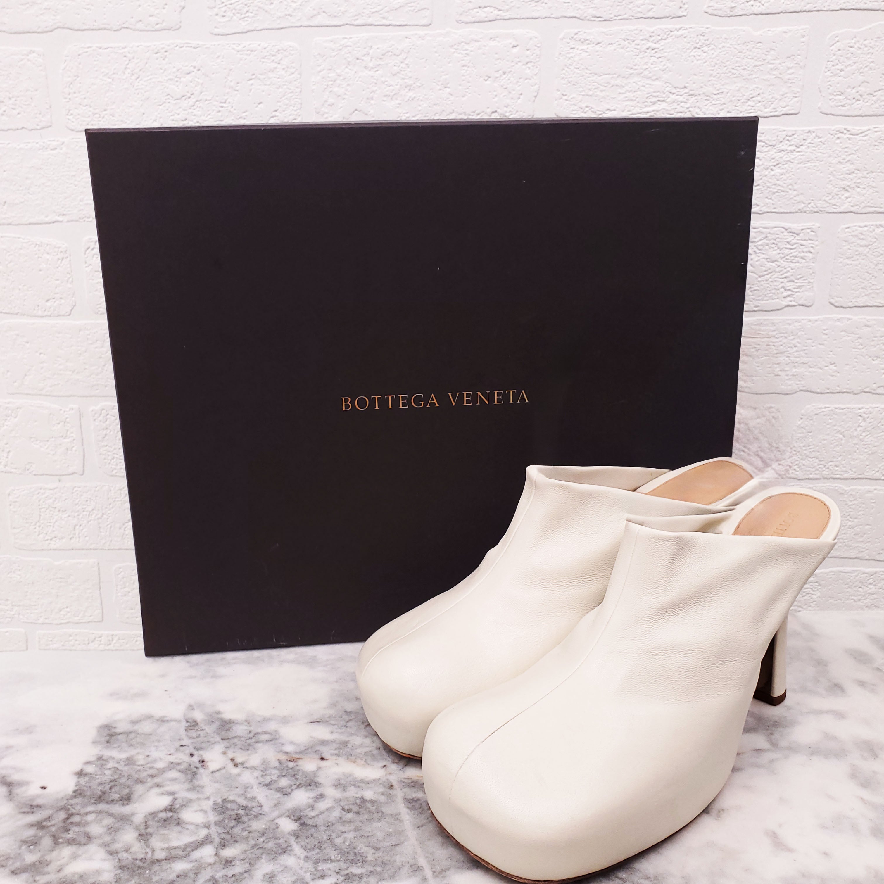 BOTTEGA VENETA CREAM LEATHER CLOGS WITH HEEL - SIZE 39.5