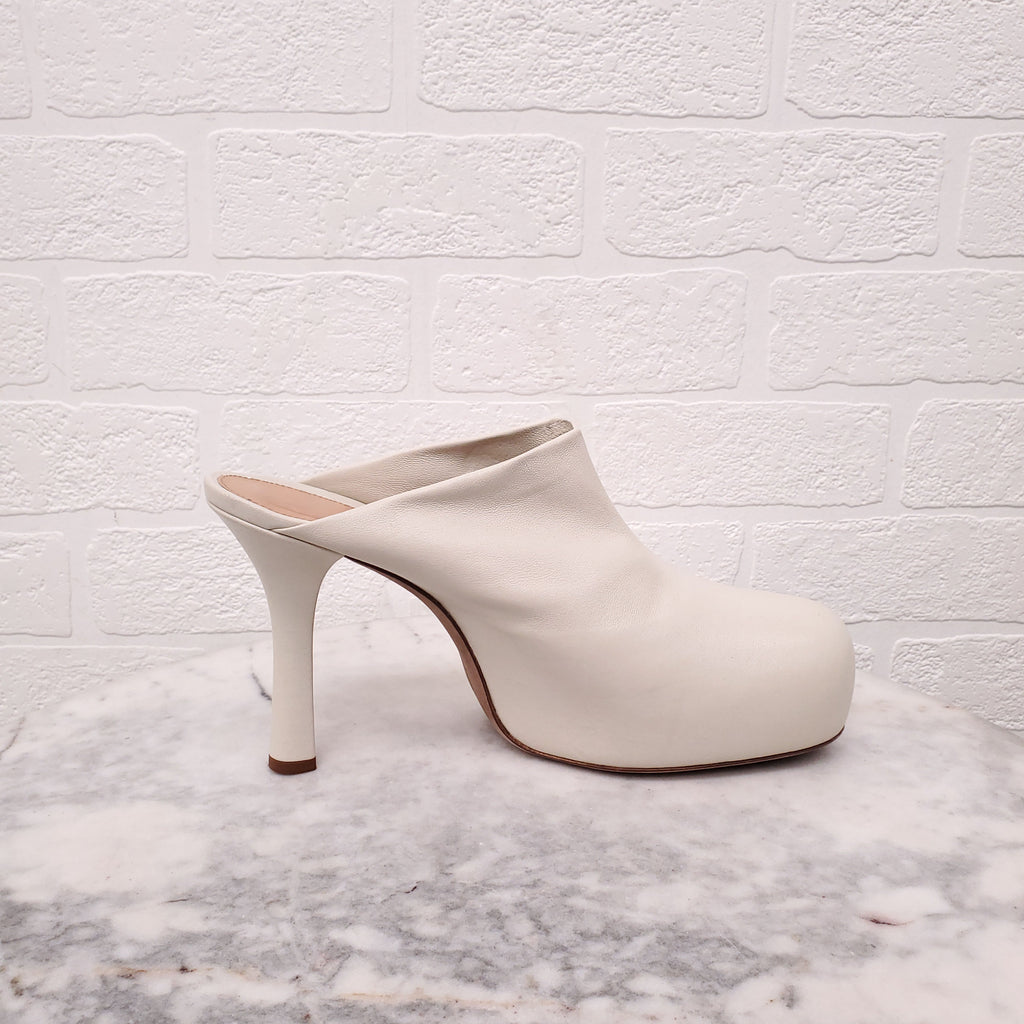 BOTTEGA VENETA CREAM LEATHER CLOGS WITH HEEL - SIZE 39.5