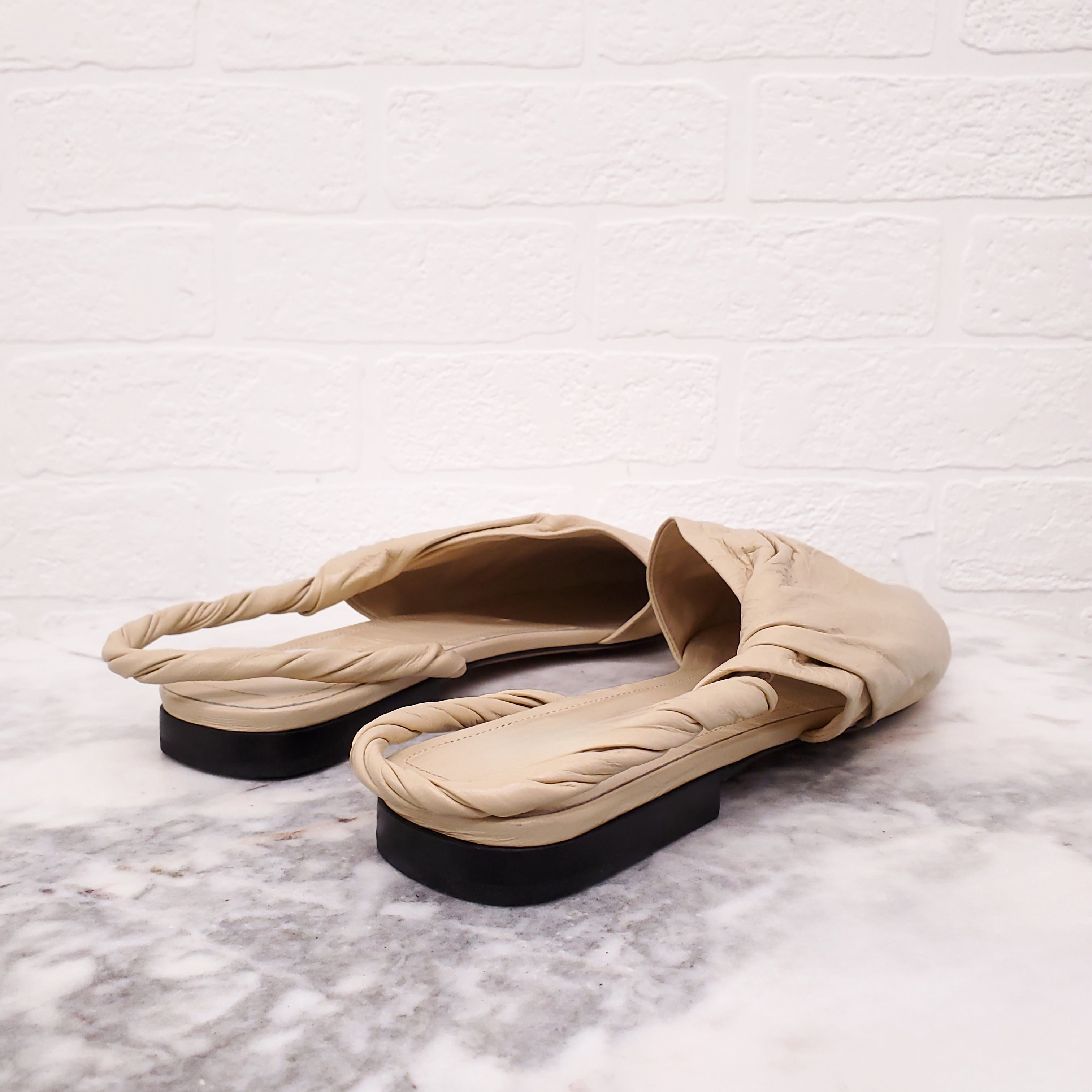 BOTTEGA VENETA CREAM LEATHER POINTED TOE SLINGBACK FLATS - SIZE 39