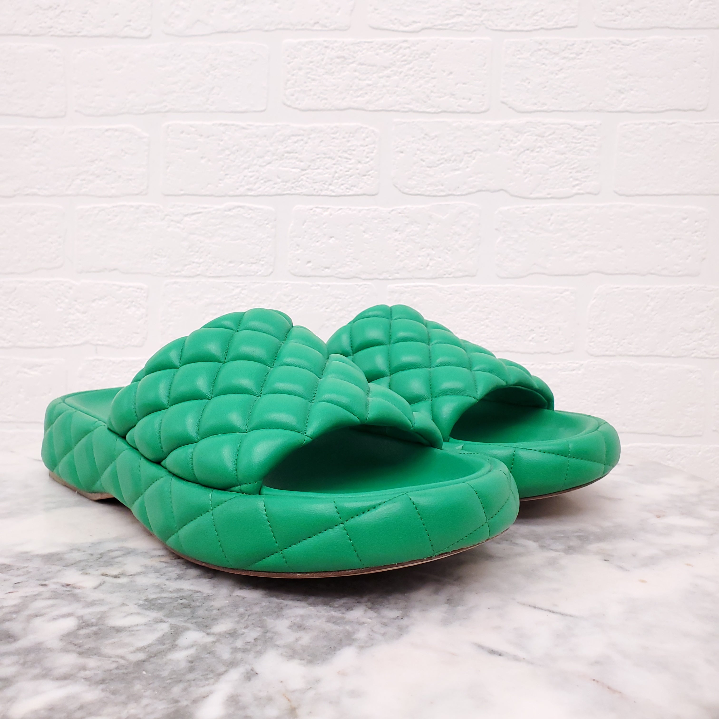 BOTTEGA VENETA GREEN LEATHER QUILTED SLIDES - SIZE 41