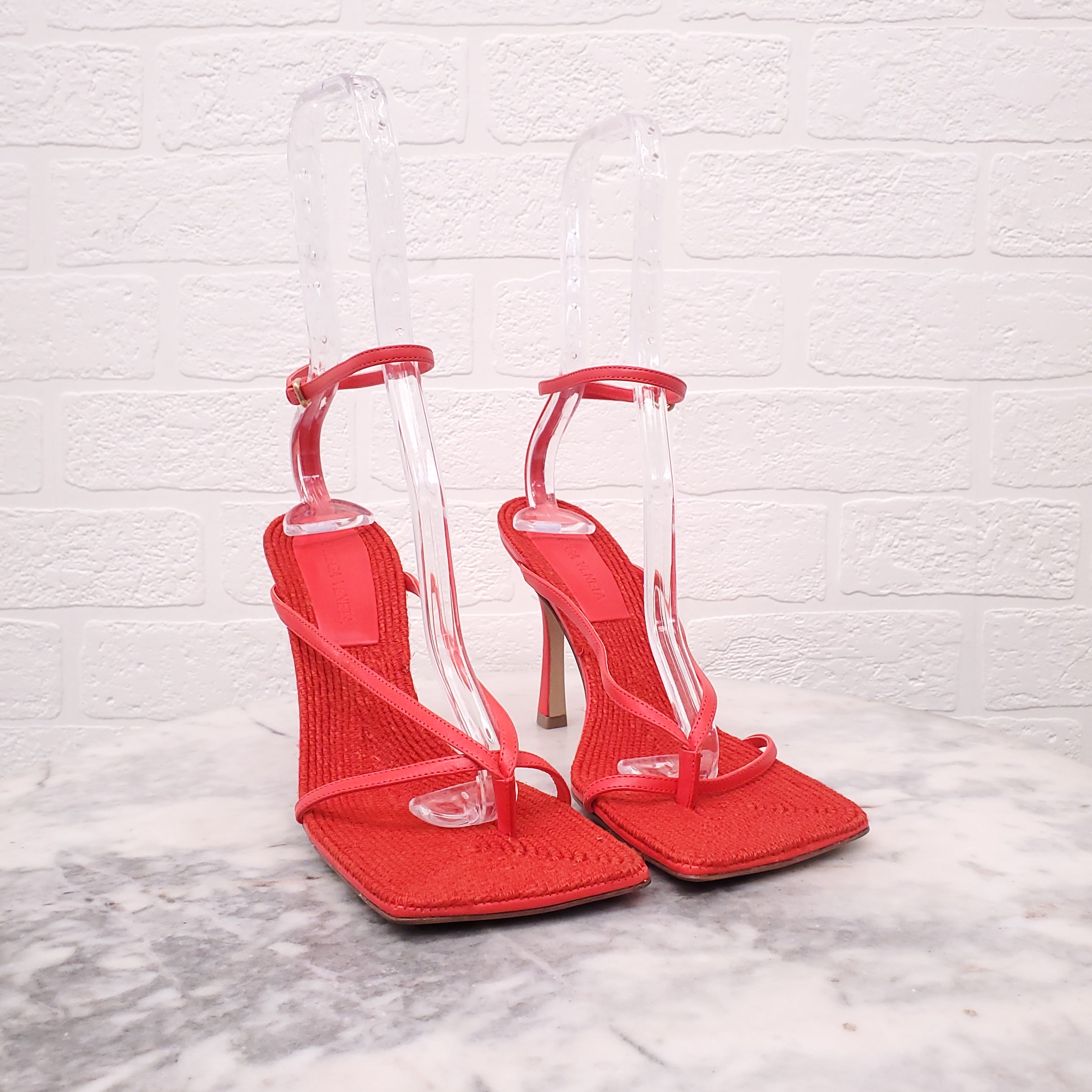 BOTTEGA VENETA RED RAFFIA HEELS - SIZE 38