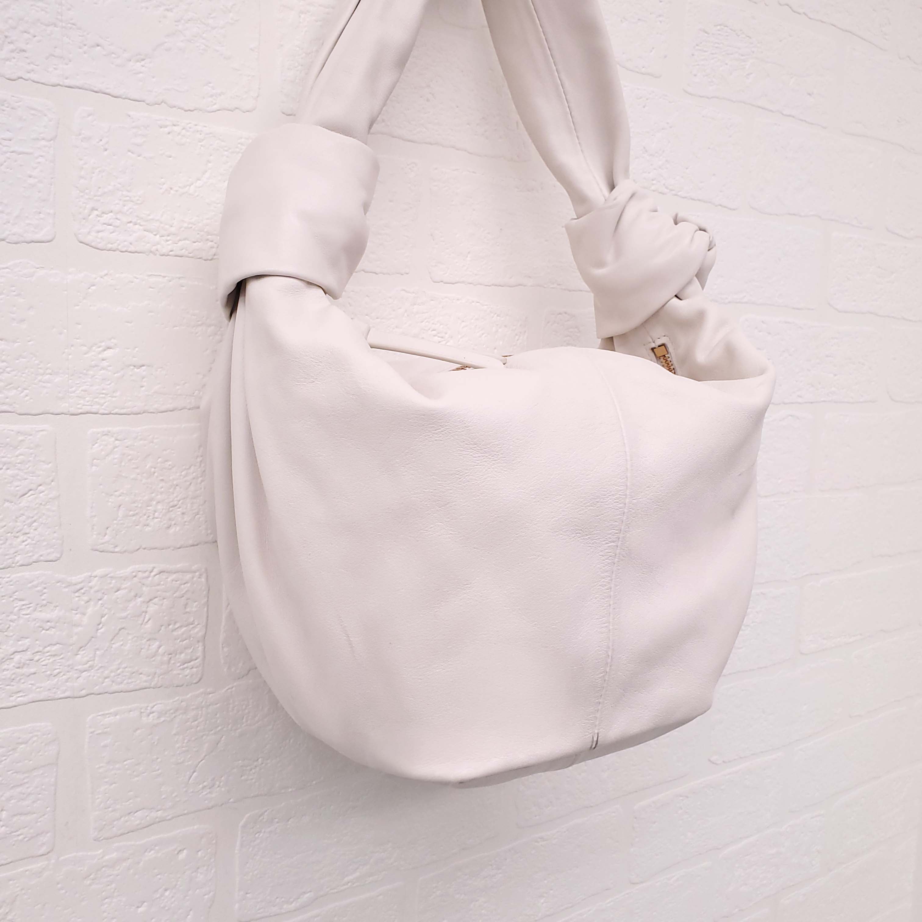 BOTTEGA VENETA WHITE NAPPA LEATHER DOUBLE KNOT HANDLE BAG