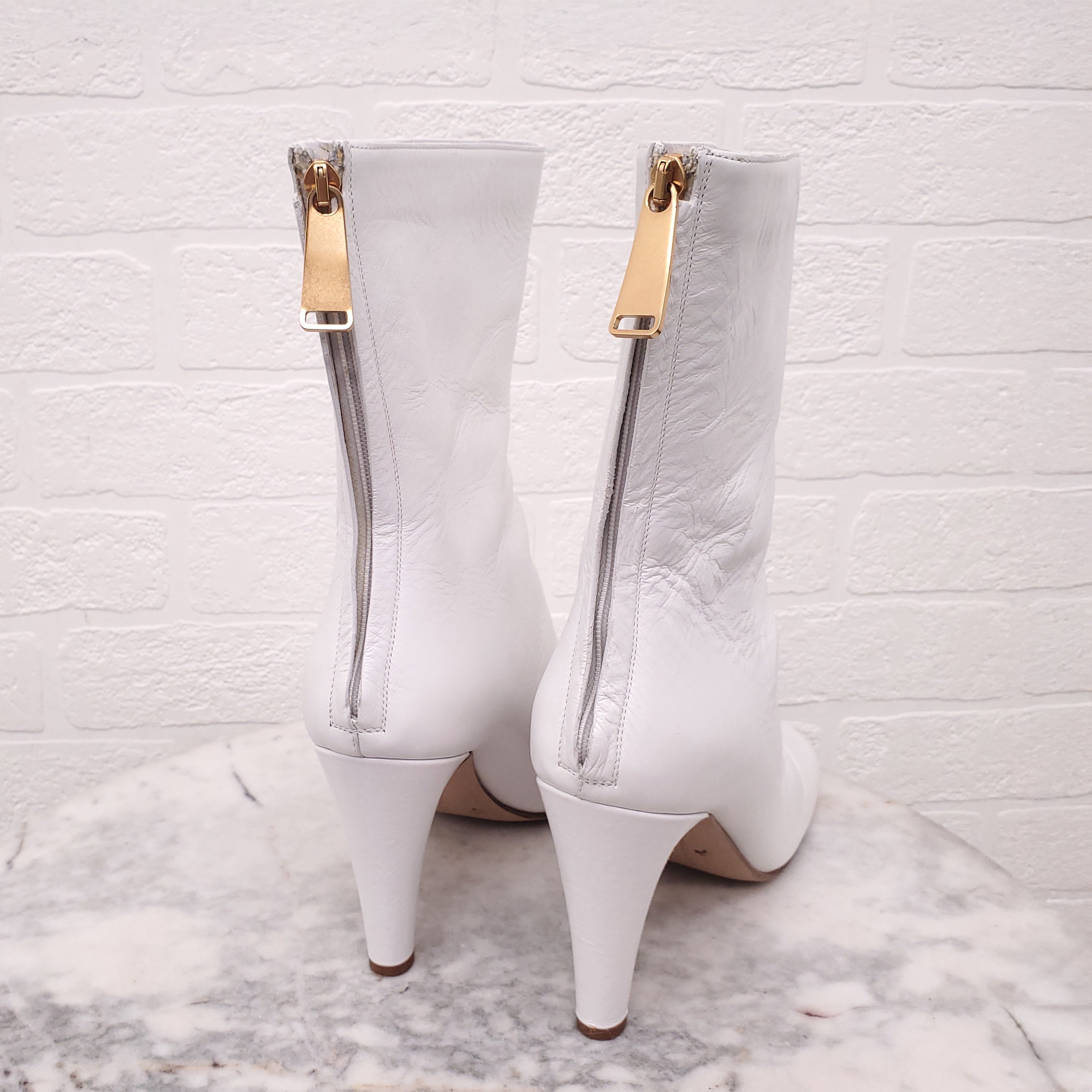 BOTTEGA VENETA WHITE LEATHER SQUARE TOE BOOTIES WITH ZIPPER DETAIL - SIZE 40