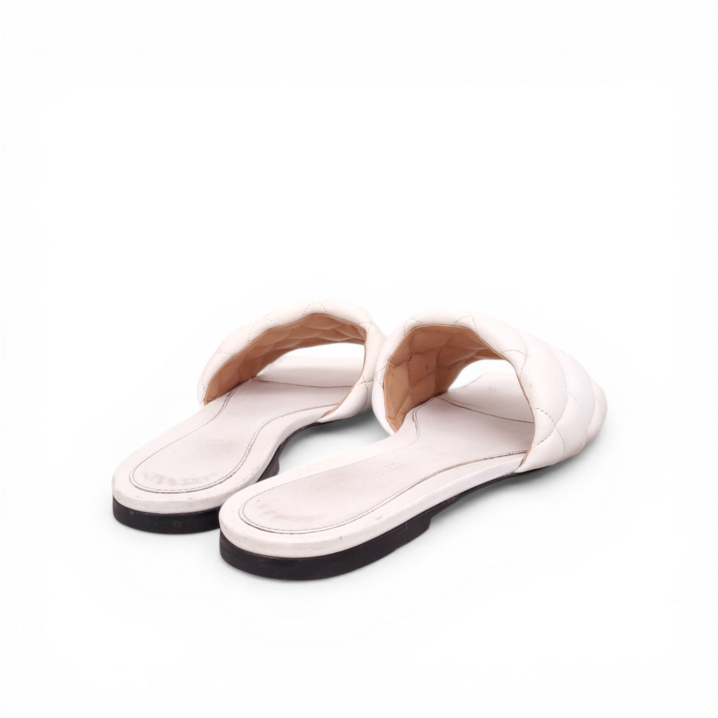 BOTTEGA VENETA WHITE QUILTED SLIDES - SIZE 39