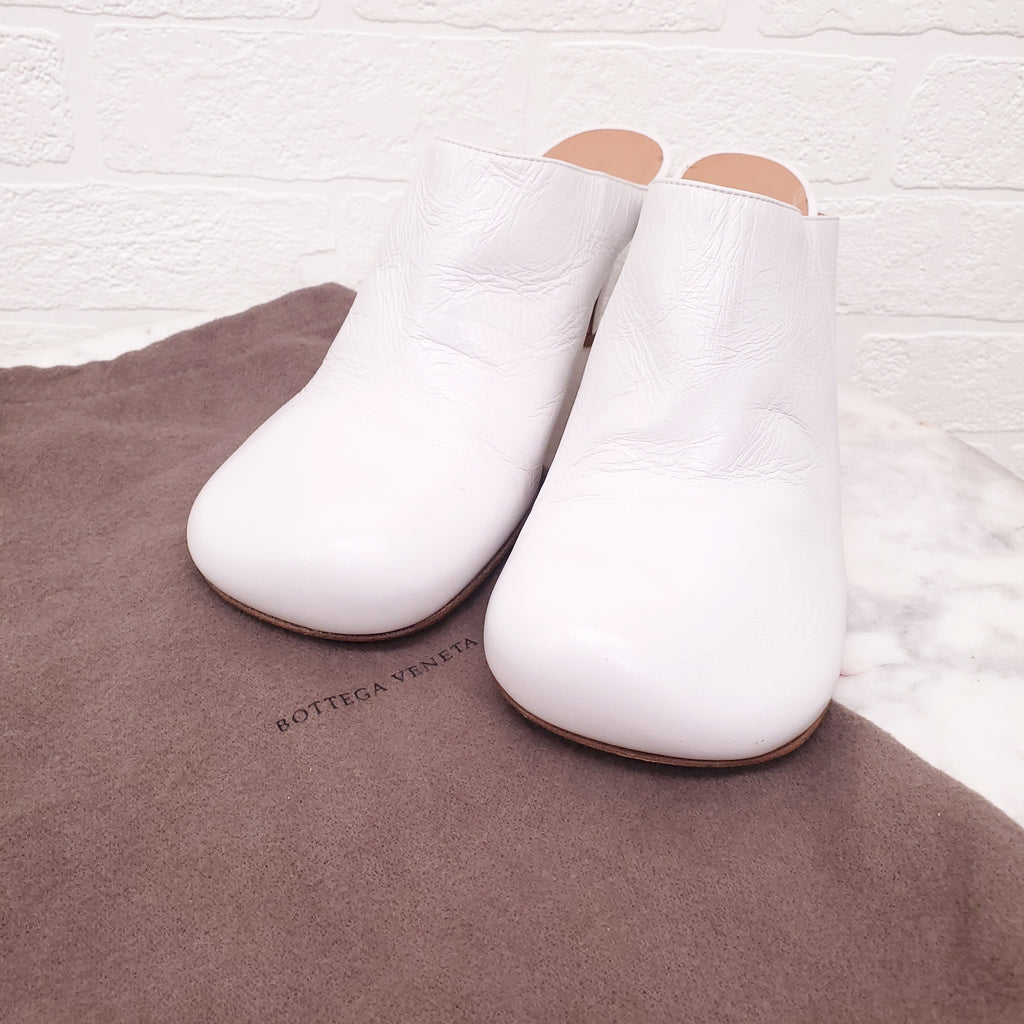 BOTTEGA VENETA WHITE SQUARE TOE MULES - SIZE 40