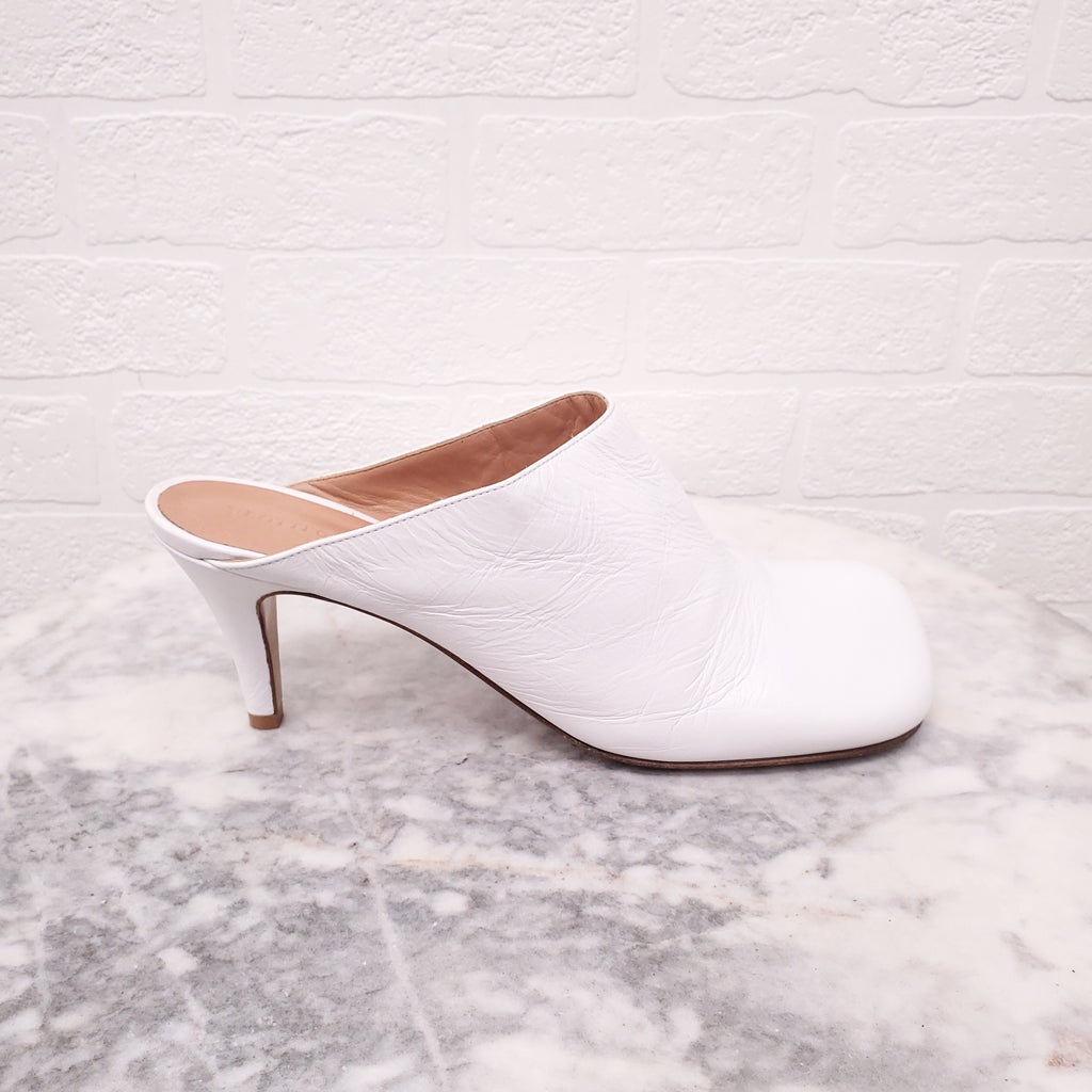 BOTTEGA VENETA WHITE SQUARE TOE MULES - SIZE 40