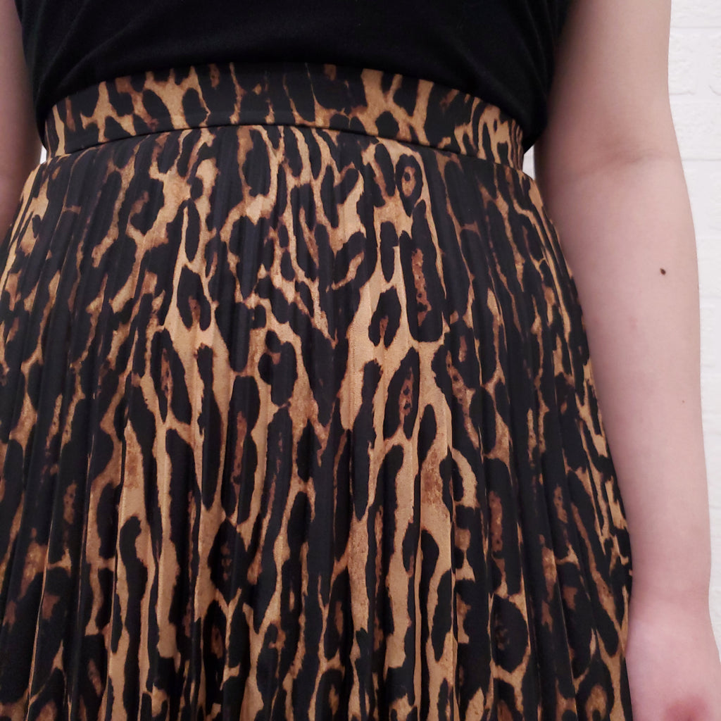 BURBERRY LEOPARD PLEATED SKIRT - SIZE 4