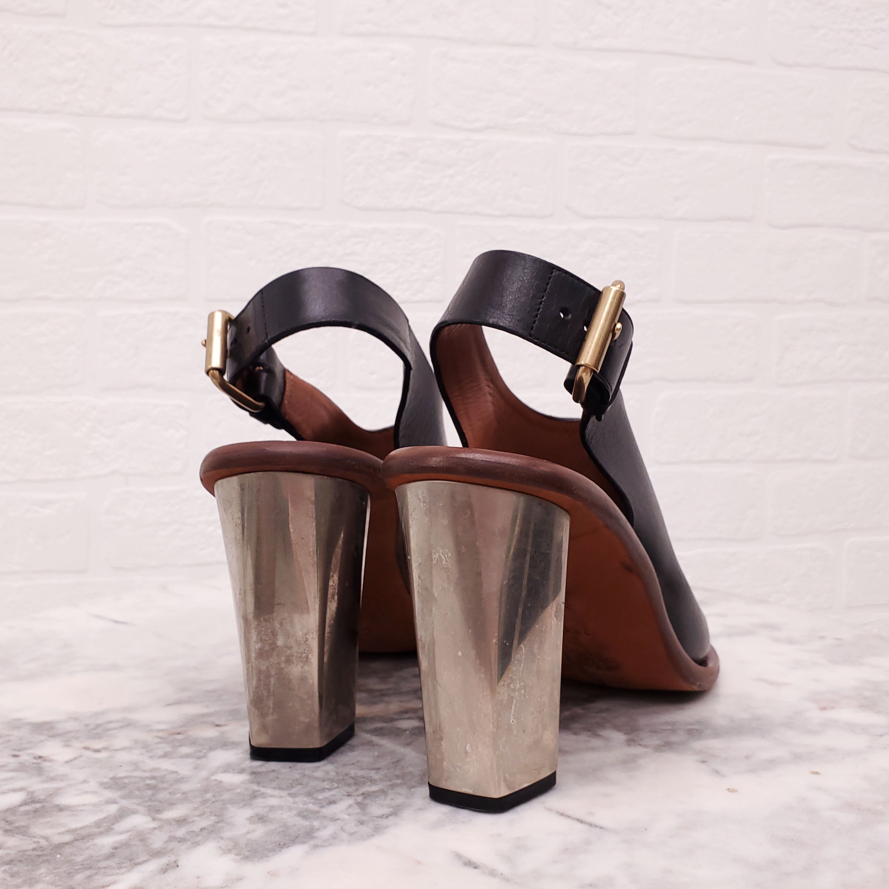 CELINE BLACK LEATHER BUCKLE AND PEEP TOE HEELS WITH SILVER BLOCK HEEL - SIZE 39.5