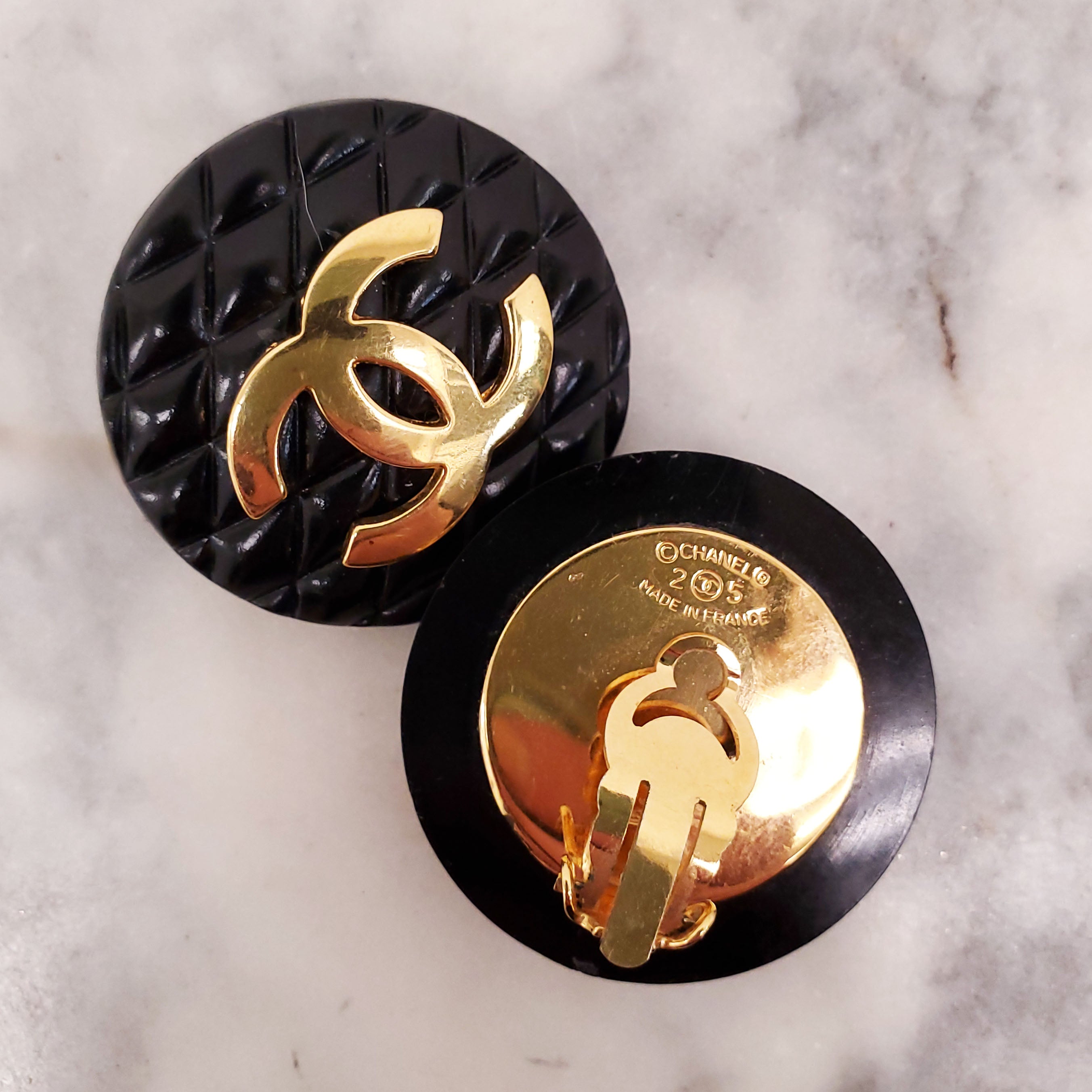 CHANEL 1986 BLACK QUILTED EARRINGS WITH GOLD CC LOGO