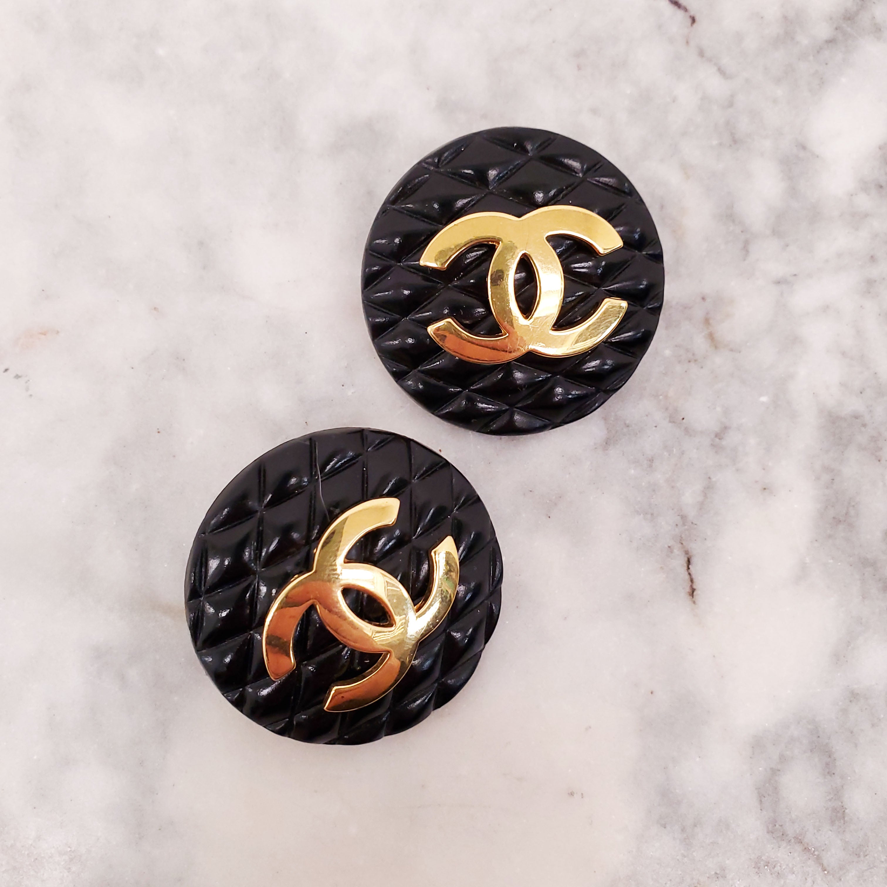 CHANEL 1986 BLACK QUILTED EARRINGS WITH GOLD CC LOGO