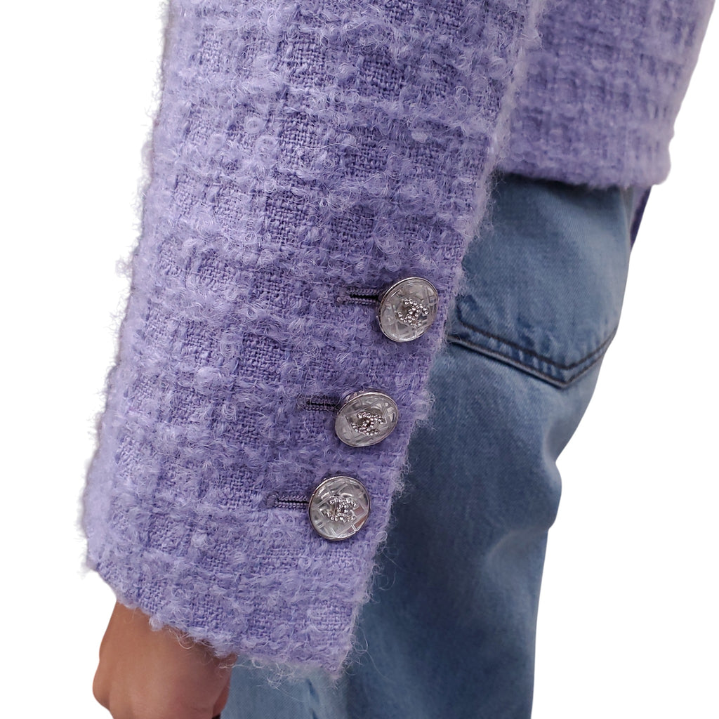 CHANEL 2021 LILAC TWEED BLAZER WITH CRYSTAL BUTTONS AND LOGO LAPEL - SIZE 36
