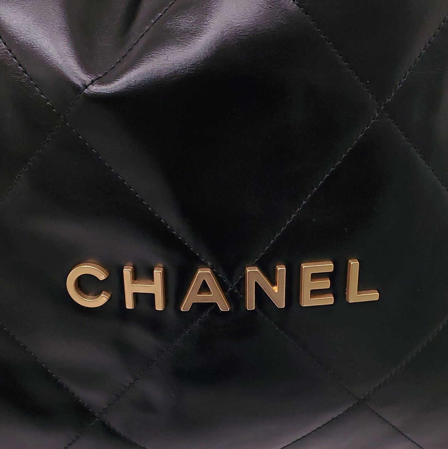 CHANEL 22 BLACK LAMBSKIN HANDBAG