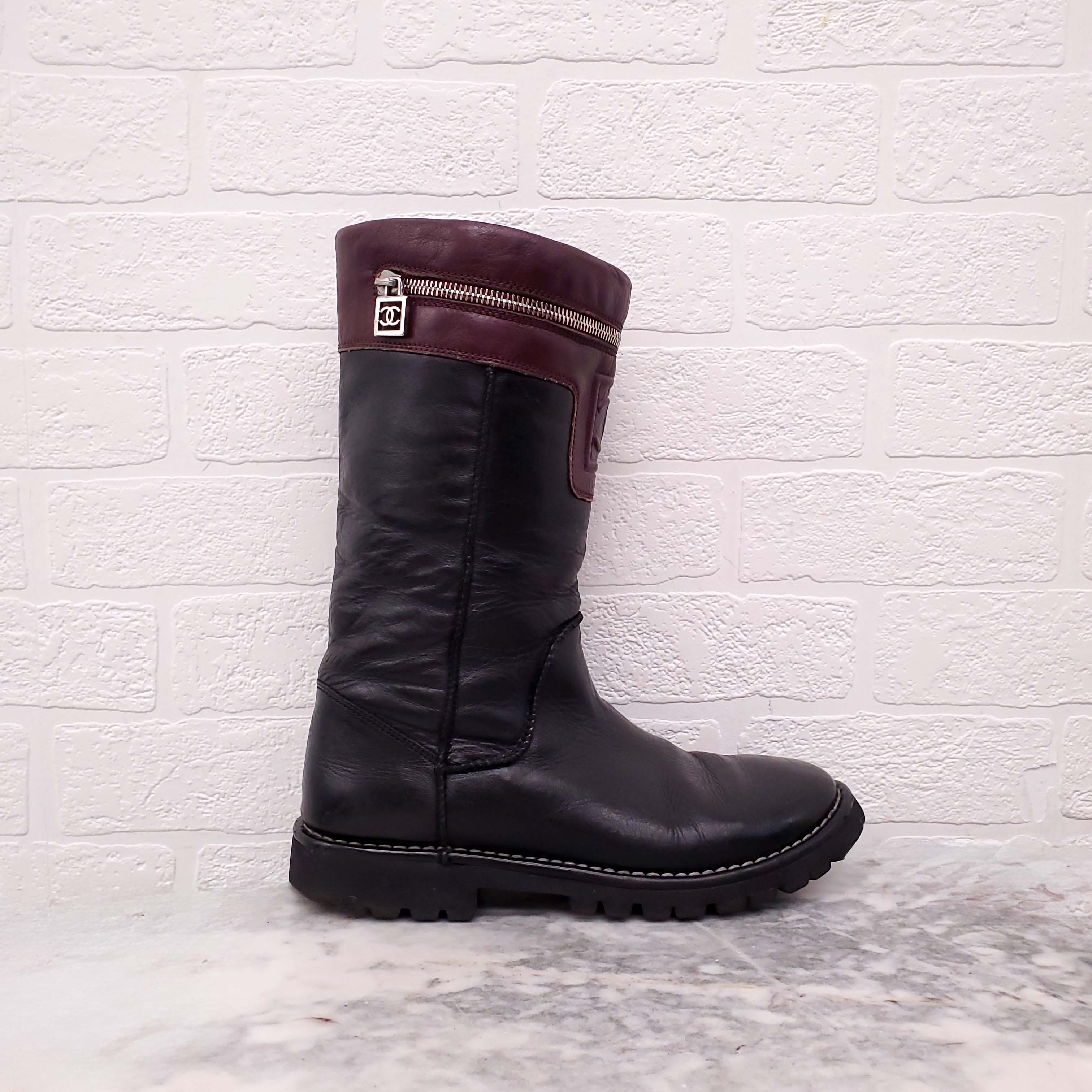 CHANEL BLACK AND BURGUNDY LOGO MOTORCYCLE BOOTS - SIZE 38