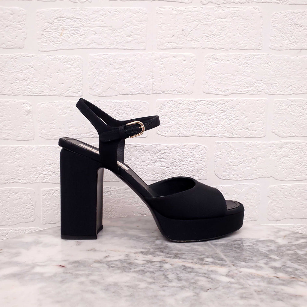 CHANEL BLACK BLOCK HEELS WITH GOLD LOGO DETAIL - SIZE 40