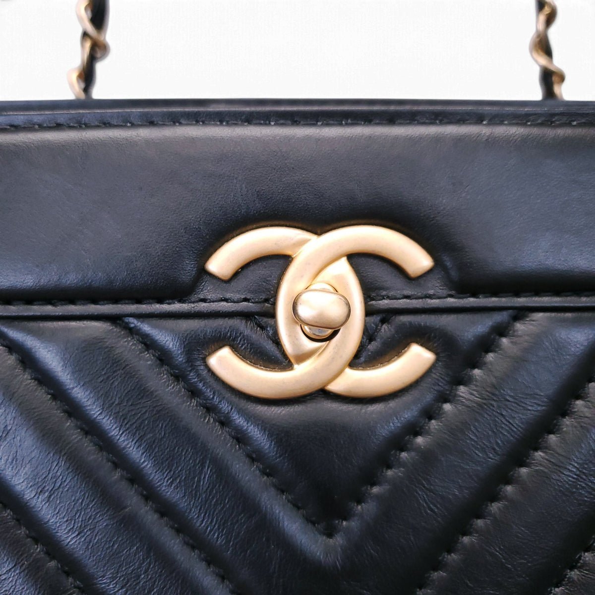 CHANEL BLACK CHEVRON TOTE