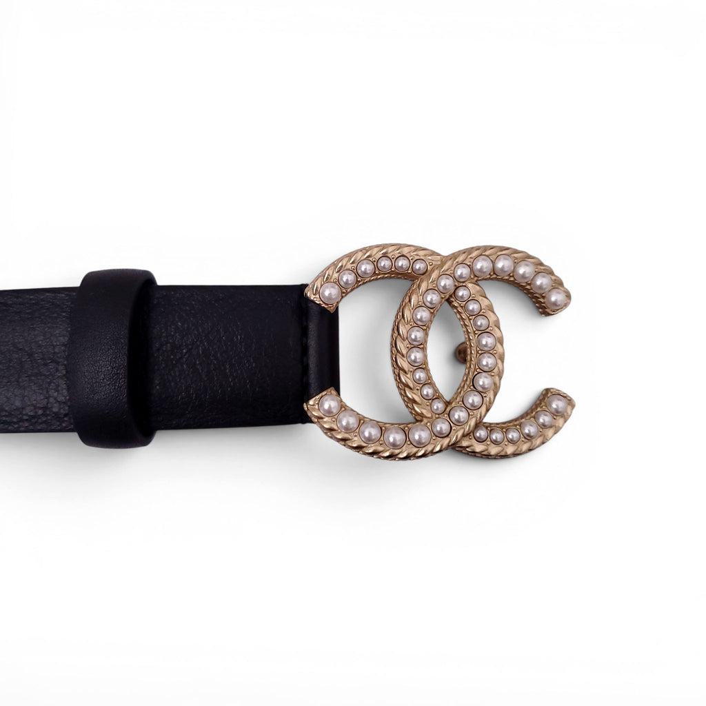 CHANEL BLACK LEATHER BELT WITH PEARL CC LOGO BUCKLE - SIZE 80