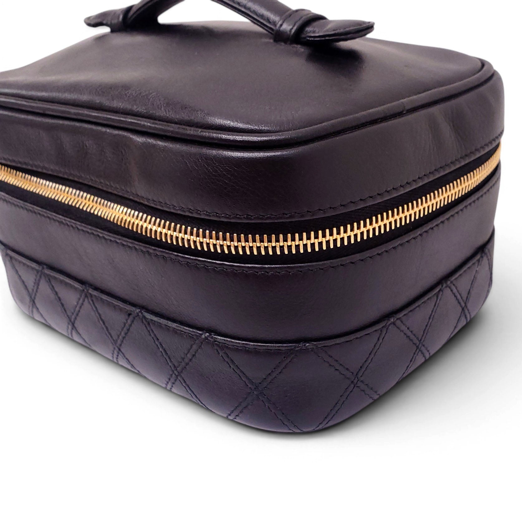 CHANEL BLACK LEATHER VANITY BAG