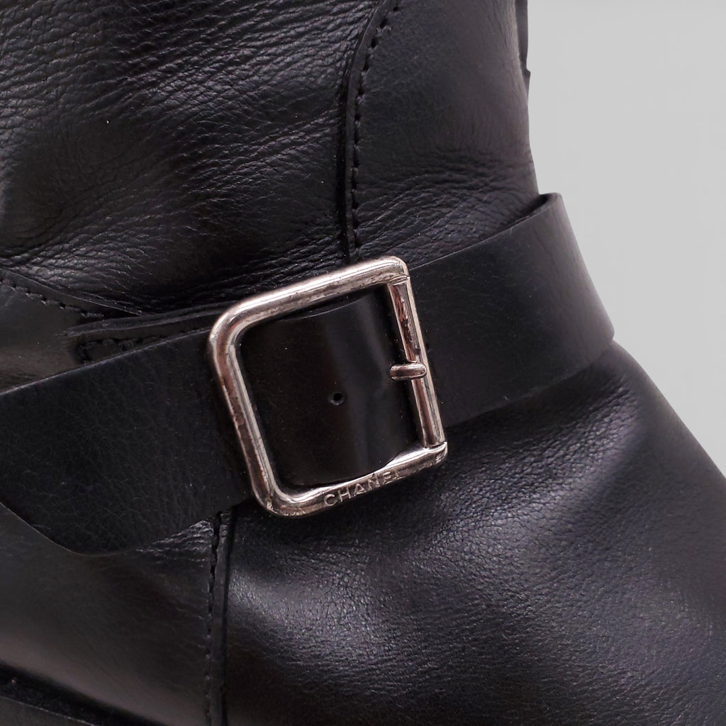 CHANEL BLACK MOTO BOOTS WITH SIDE ZIPPER AND LOGO - SIZE 38