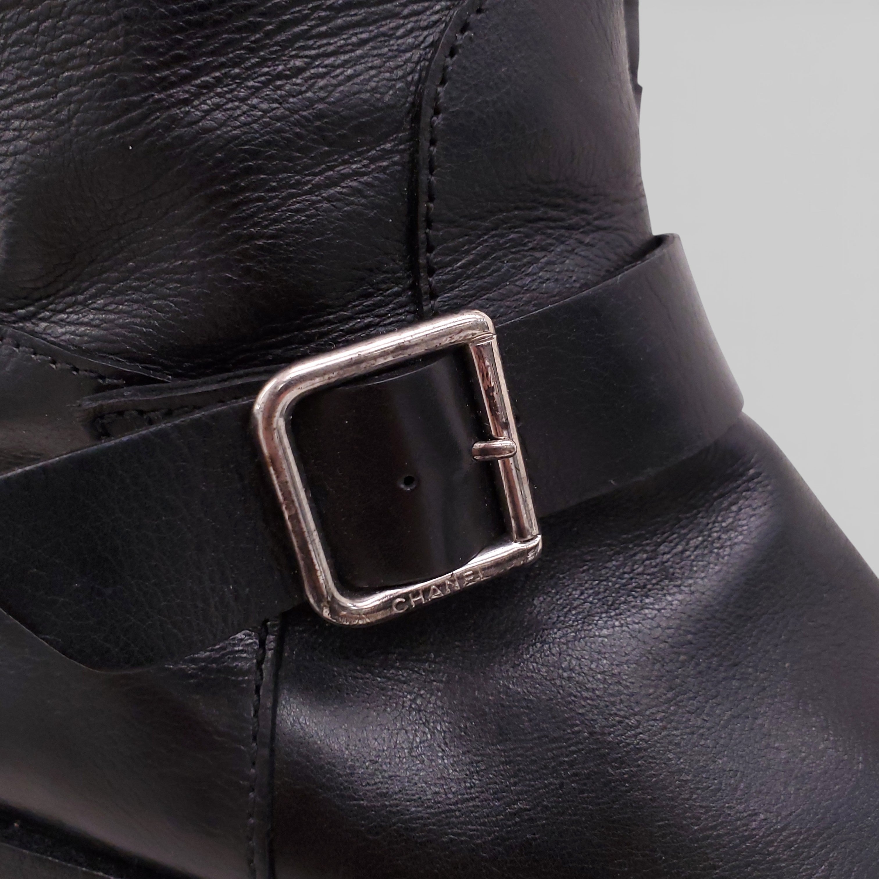 CHANEL BLACK MOTO BOOTS WITH SIDE ZIPPER AND LOGO - SIZE 38