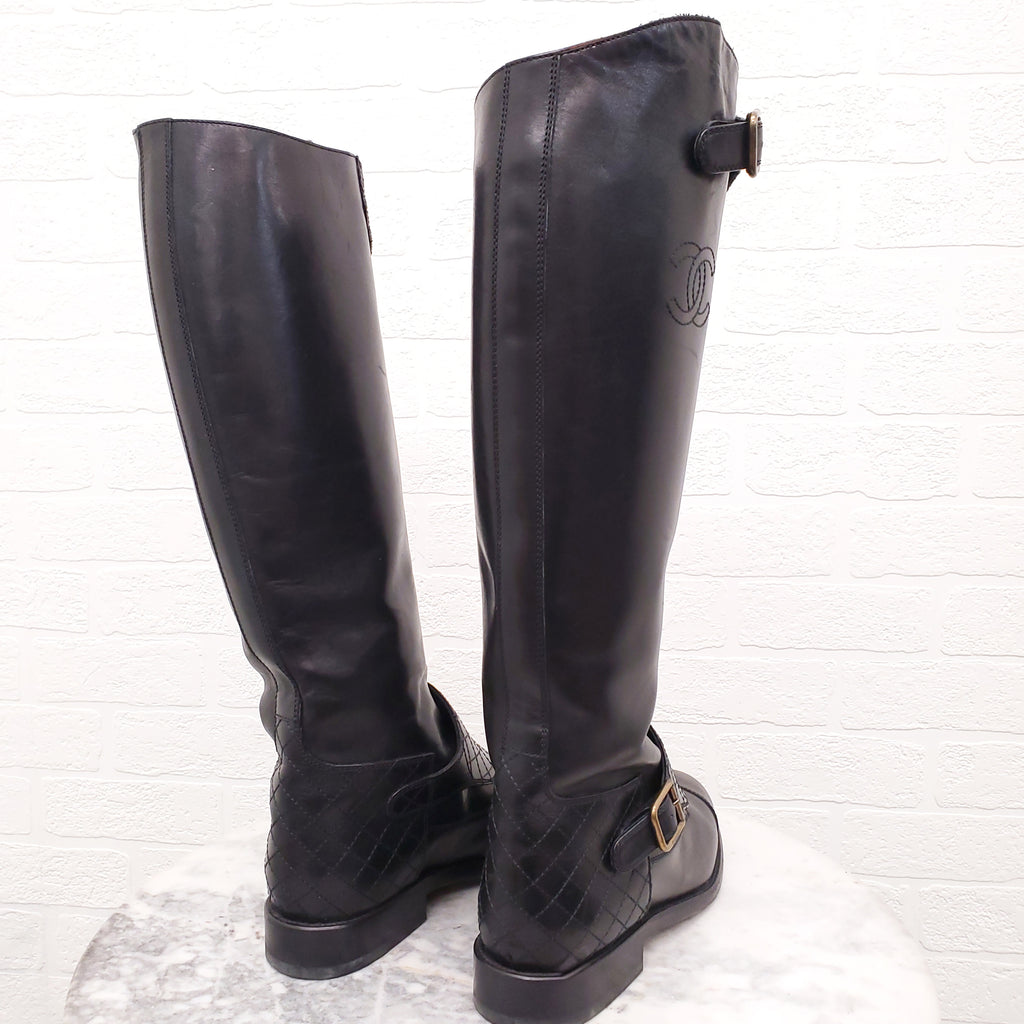 CHANEL BLACK QUILTED RIDING BOOTS WITH BUCKLES - SIZE 39.5