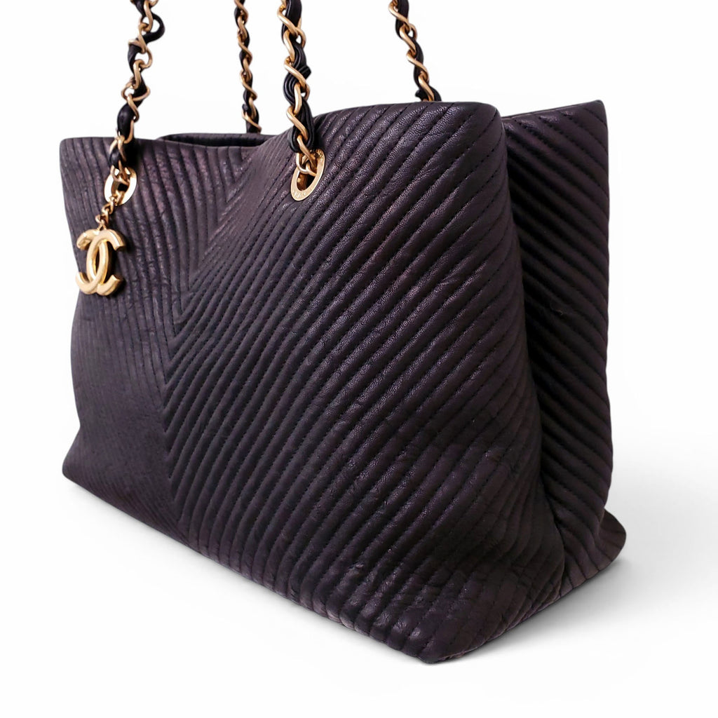 CHANEL BLACK SURPIQUE CHEVRON TOTE