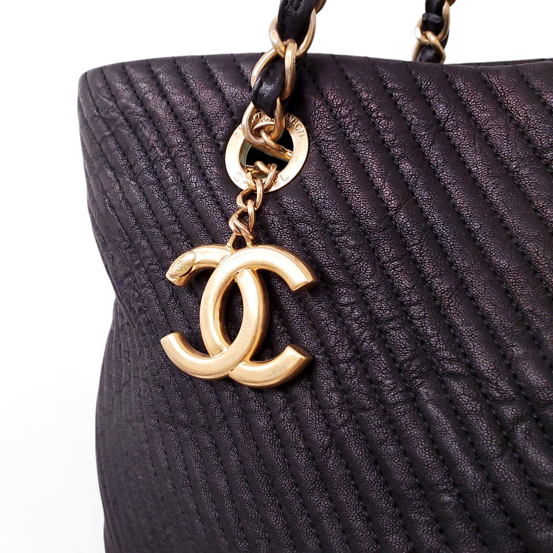 CHANEL BLACK SURPIQUE CHEVRON TOTE