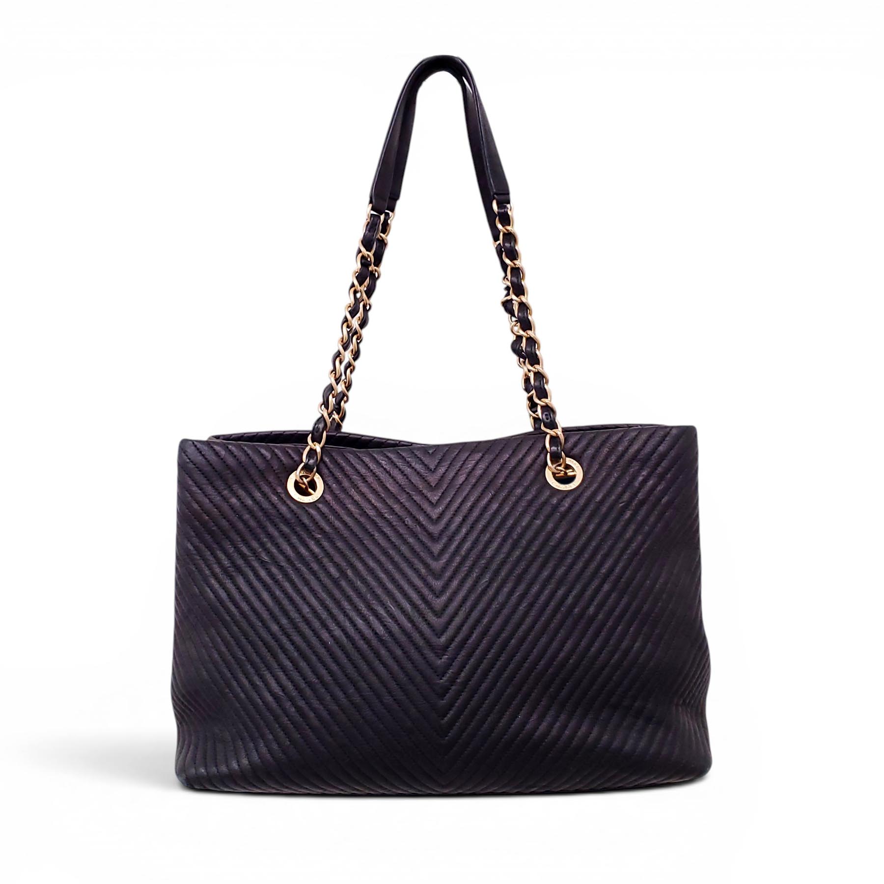 CHANEL BLACK SURPIQUE CHEVRON TOTE