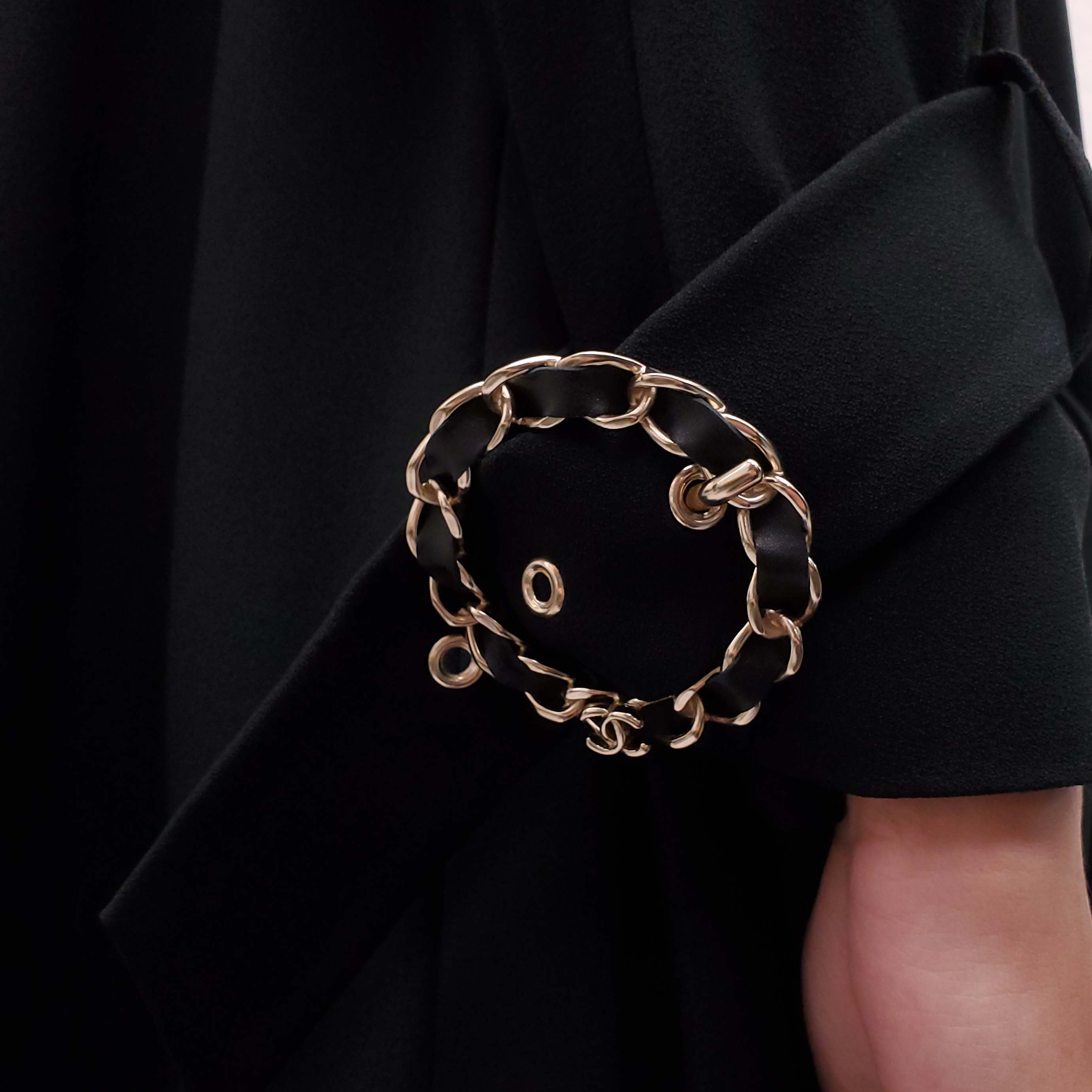 CHANEL BLACK TRENCH COAT WITH GOLD CHAIN DETAIL - SIZE 38