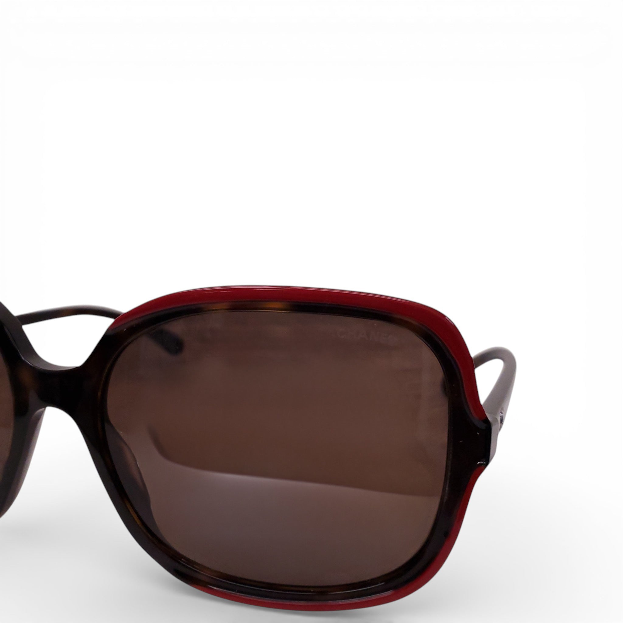 CHANEL BLACK & RED LOGO SUNGLASSES