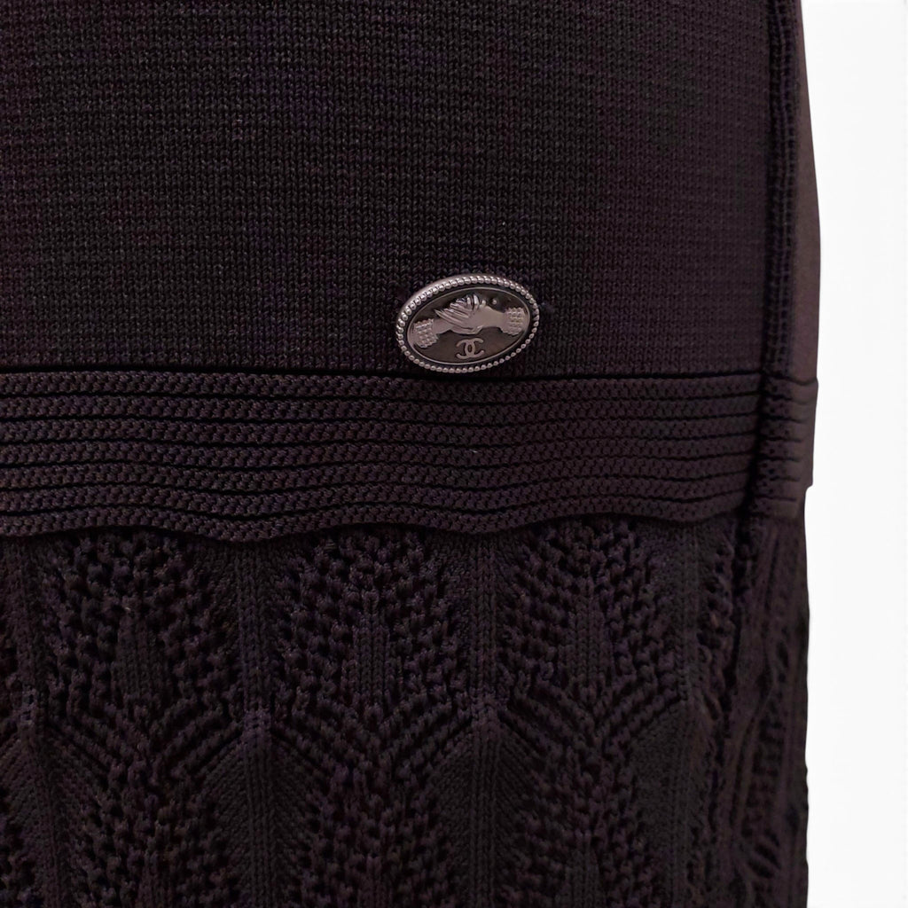 CHANEL BROWN KNIT DRESS WITH LOGO DETAIL - SIZE 38