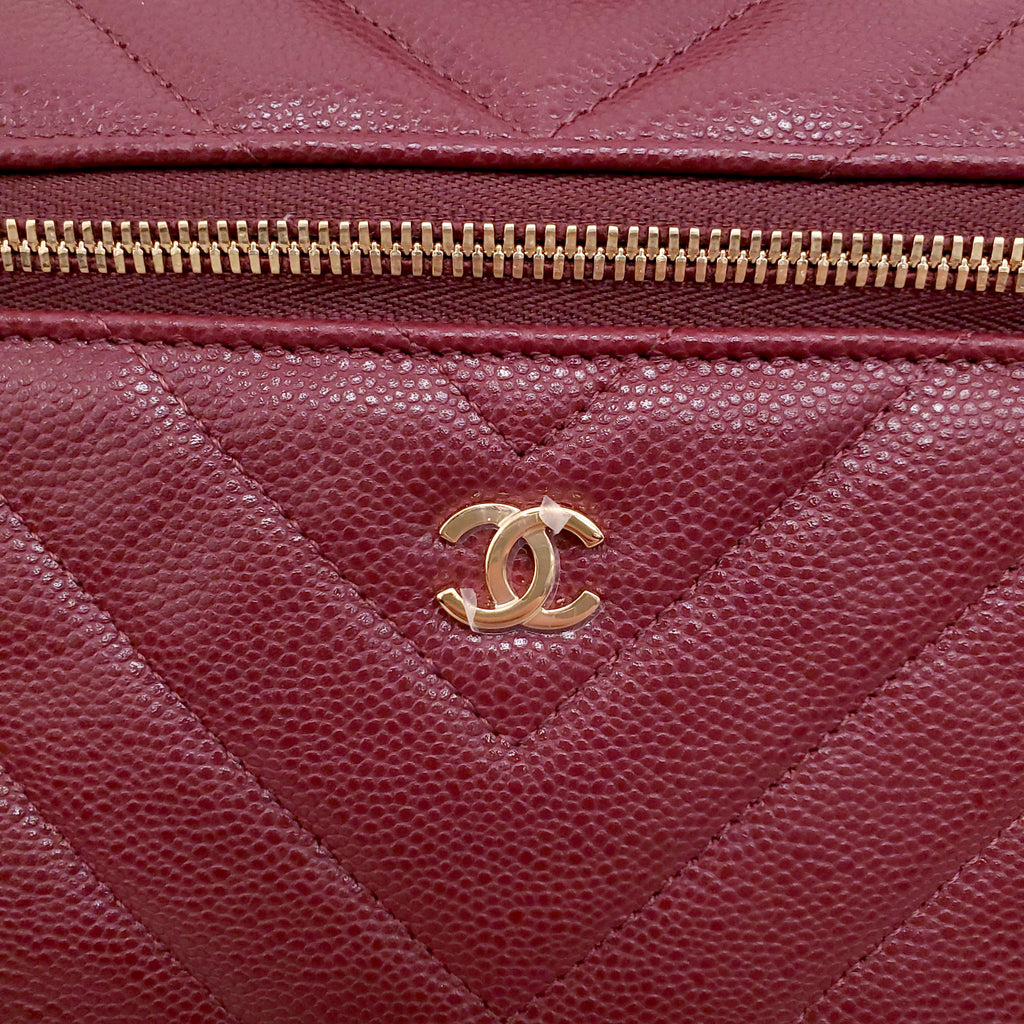CHANEL BURGUNDY CHEVRON CAVIAR LEATHER SLIM VANITY CASE WITH CHAIN