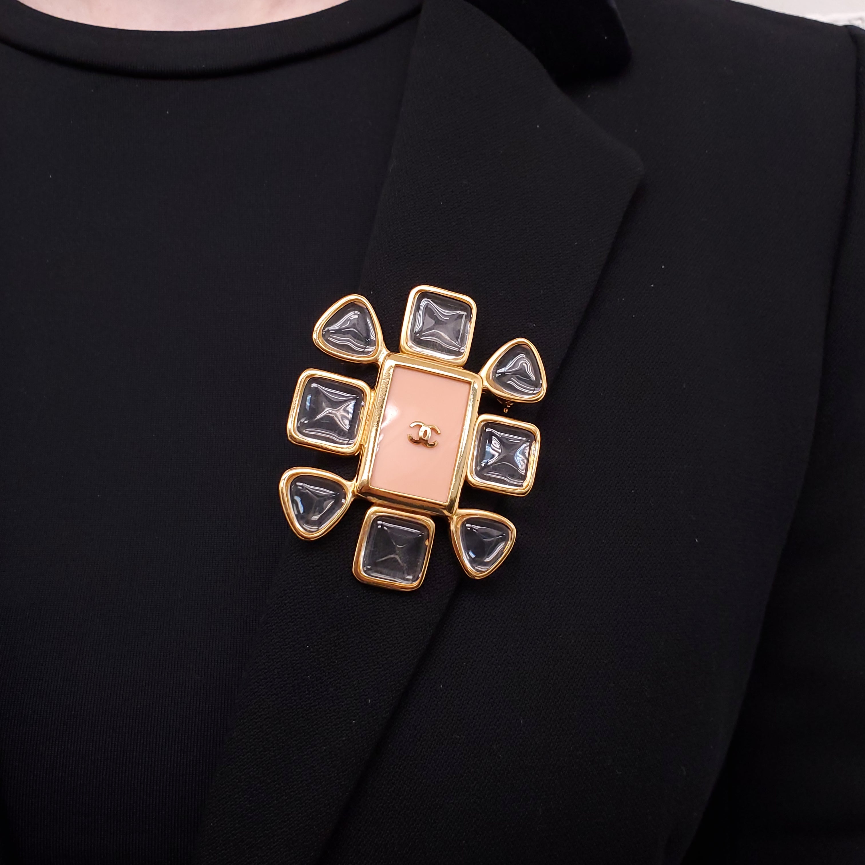 CHANEL CLEAR GLASS GRIPOIX STONES AND FLAT PINK CENTER PIN WITH GOLD CC