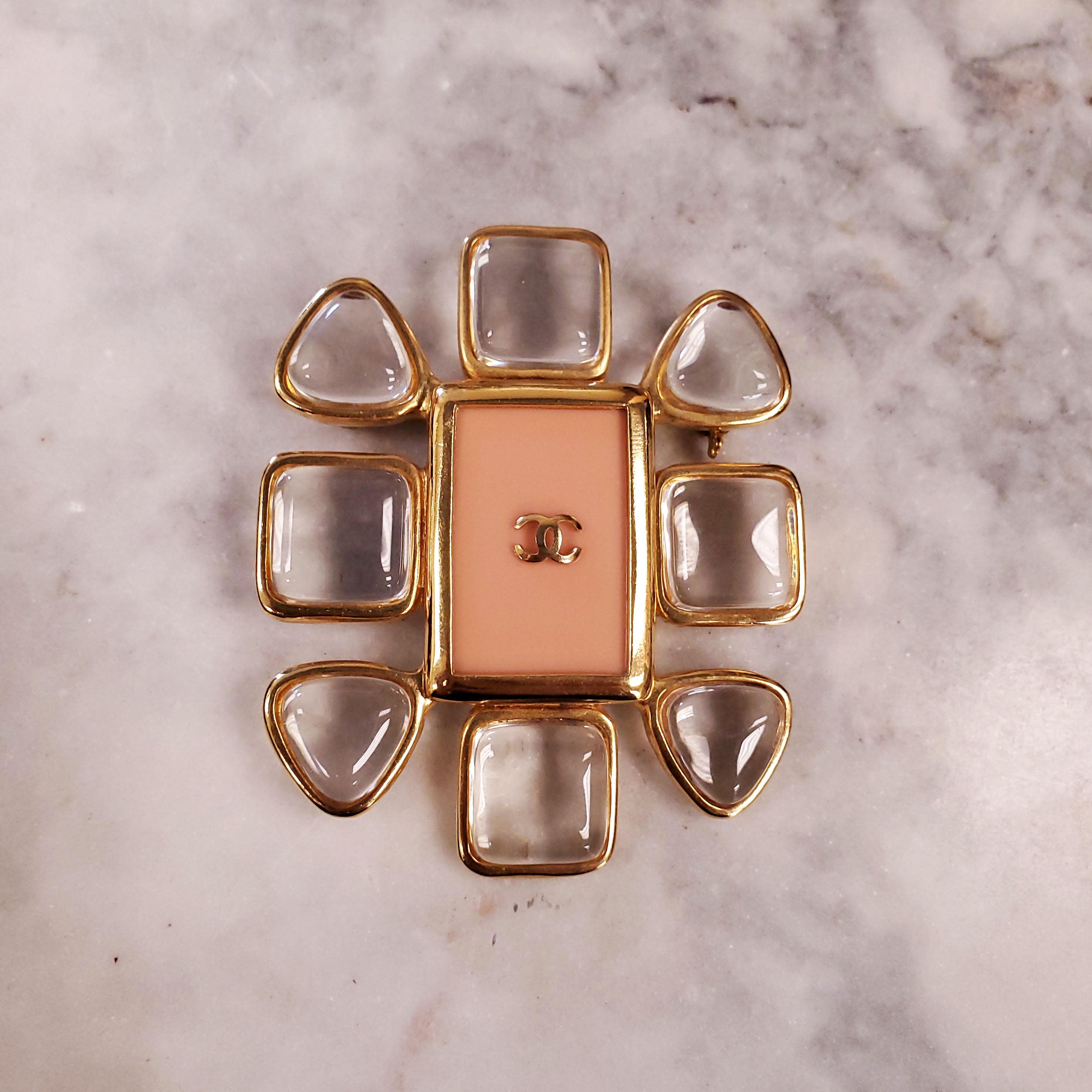 CHANEL CLEAR GLASS GRIPOIX STONES AND FLAT PINK CENTER PIN WITH GOLD CC