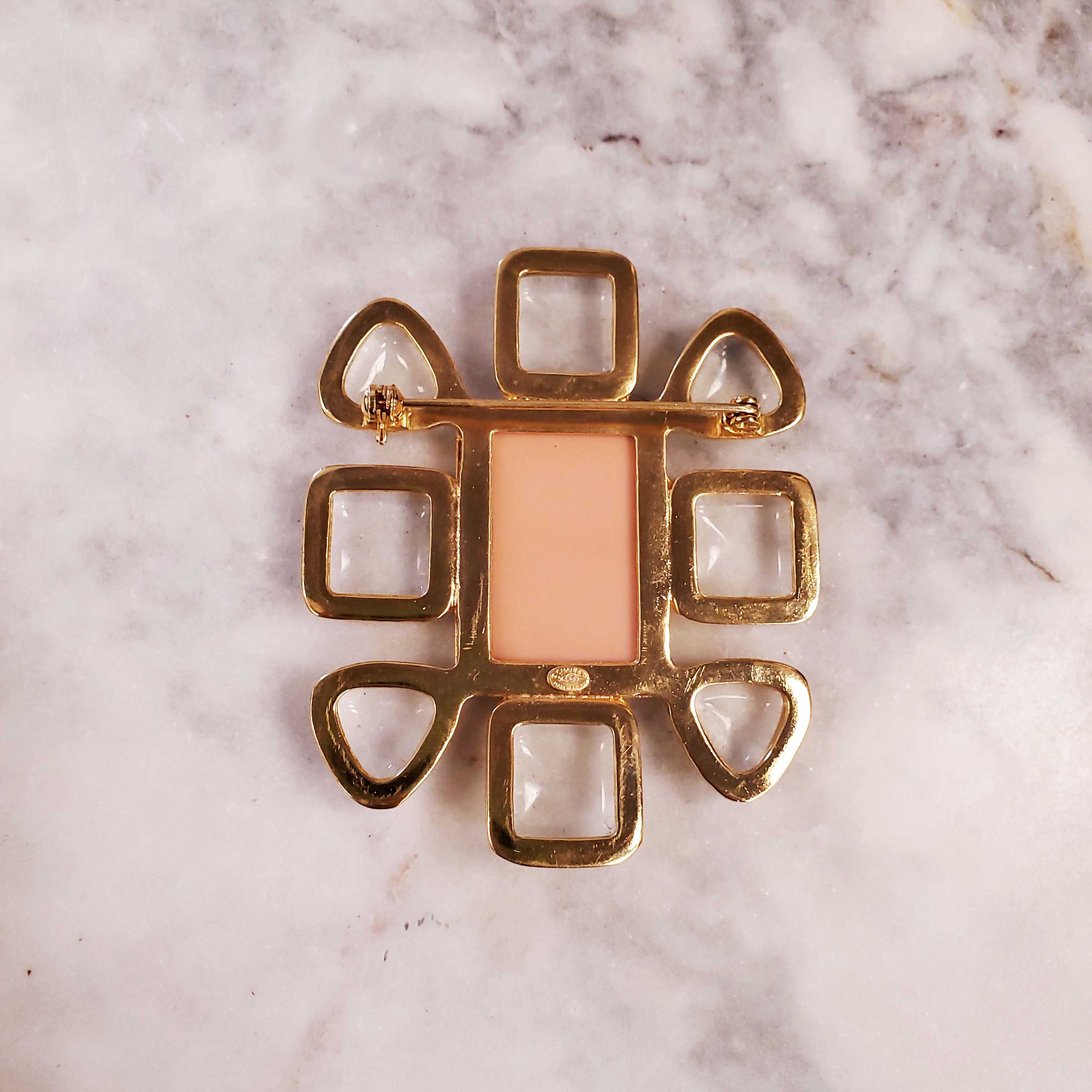 CHANEL CLEAR GLASS GRIPOIX STONES AND FLAT PINK CENTER PIN WITH GOLD CC