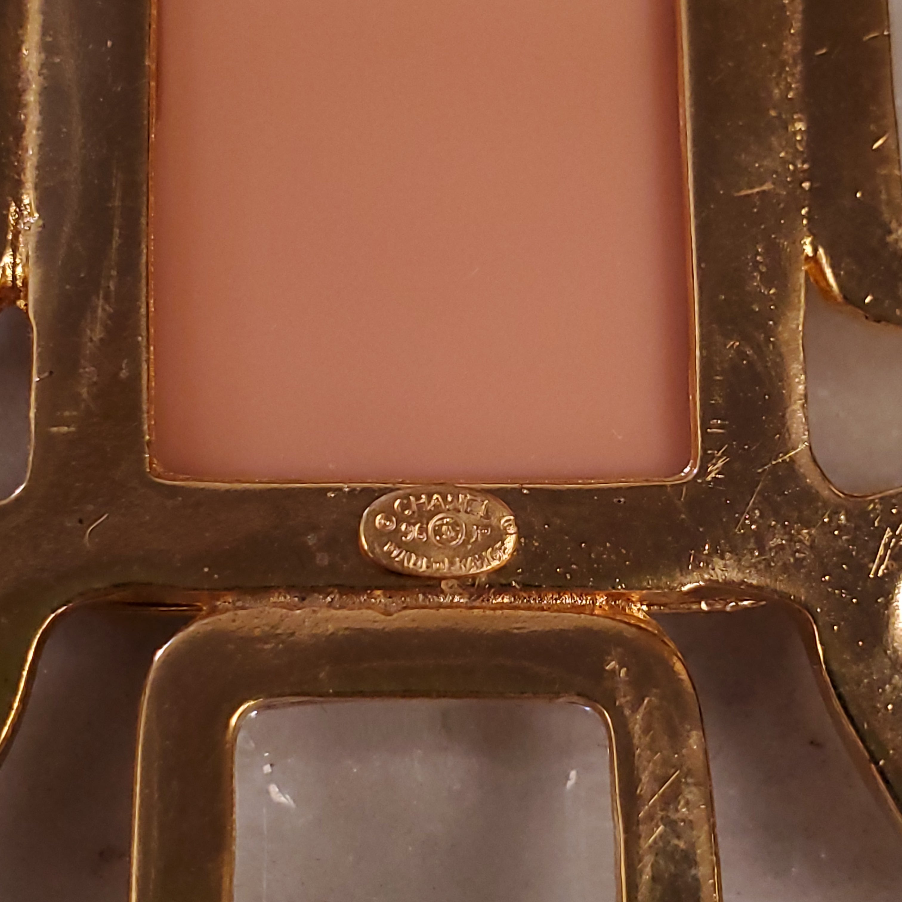 CHANEL CLEAR GLASS GRIPOIX STONES AND FLAT PINK CENTER PIN WITH GOLD CC