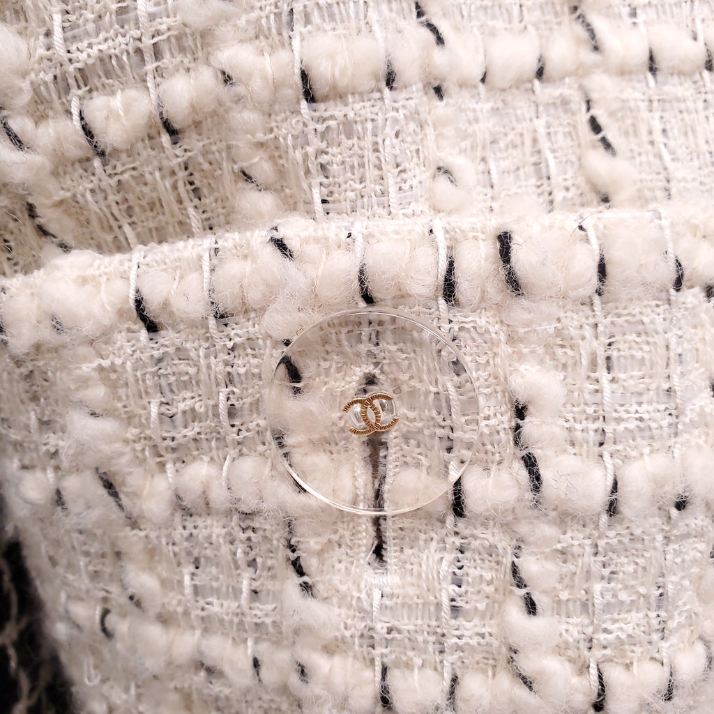 CHANEL CREAM AND BLACK TWEED JACKET WITH CC LUCITE BUTTONS - SIZE 42