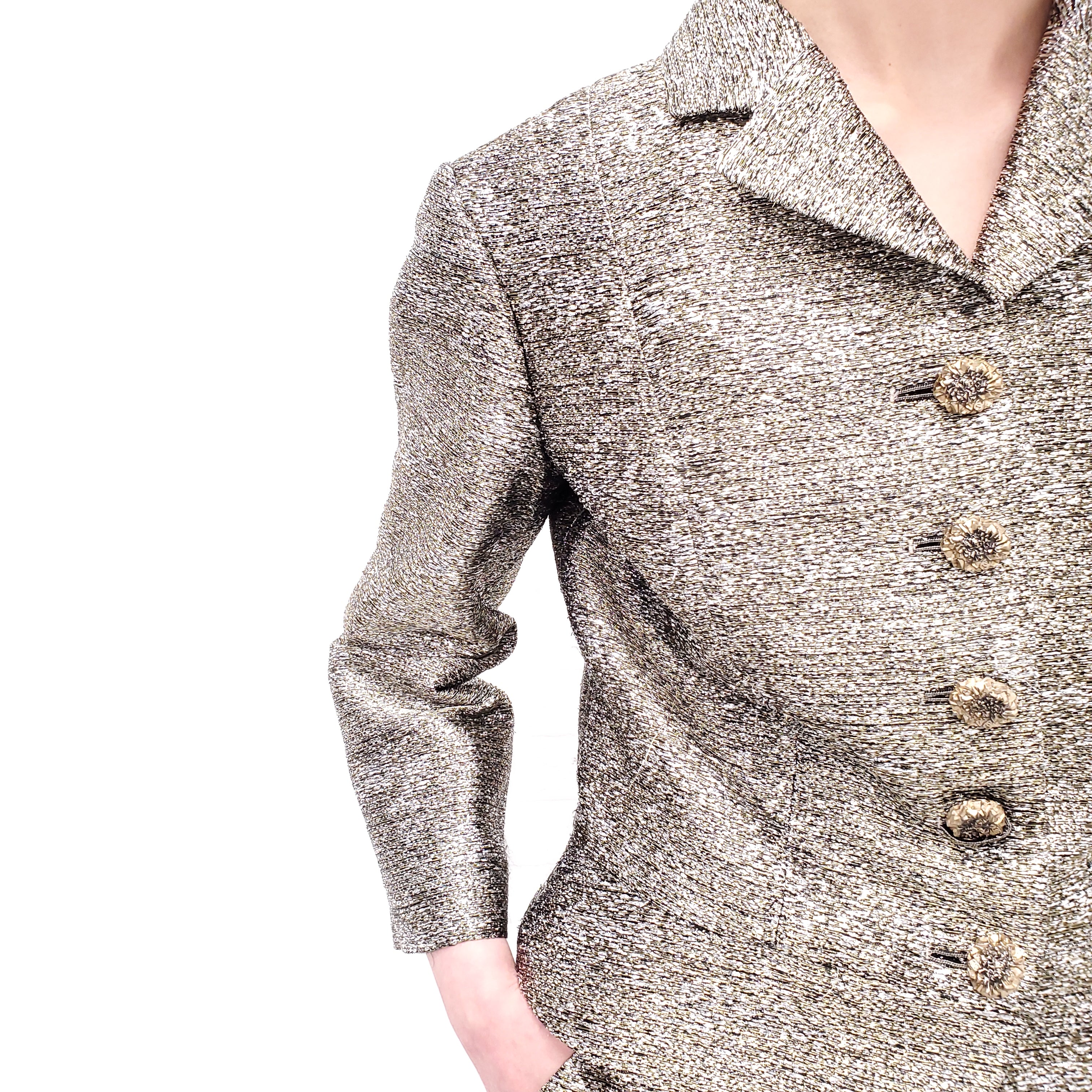 CHANEL GOLD METALLIC SUIT WITH FLORAL LOGO BUTTONS - SIZE 40