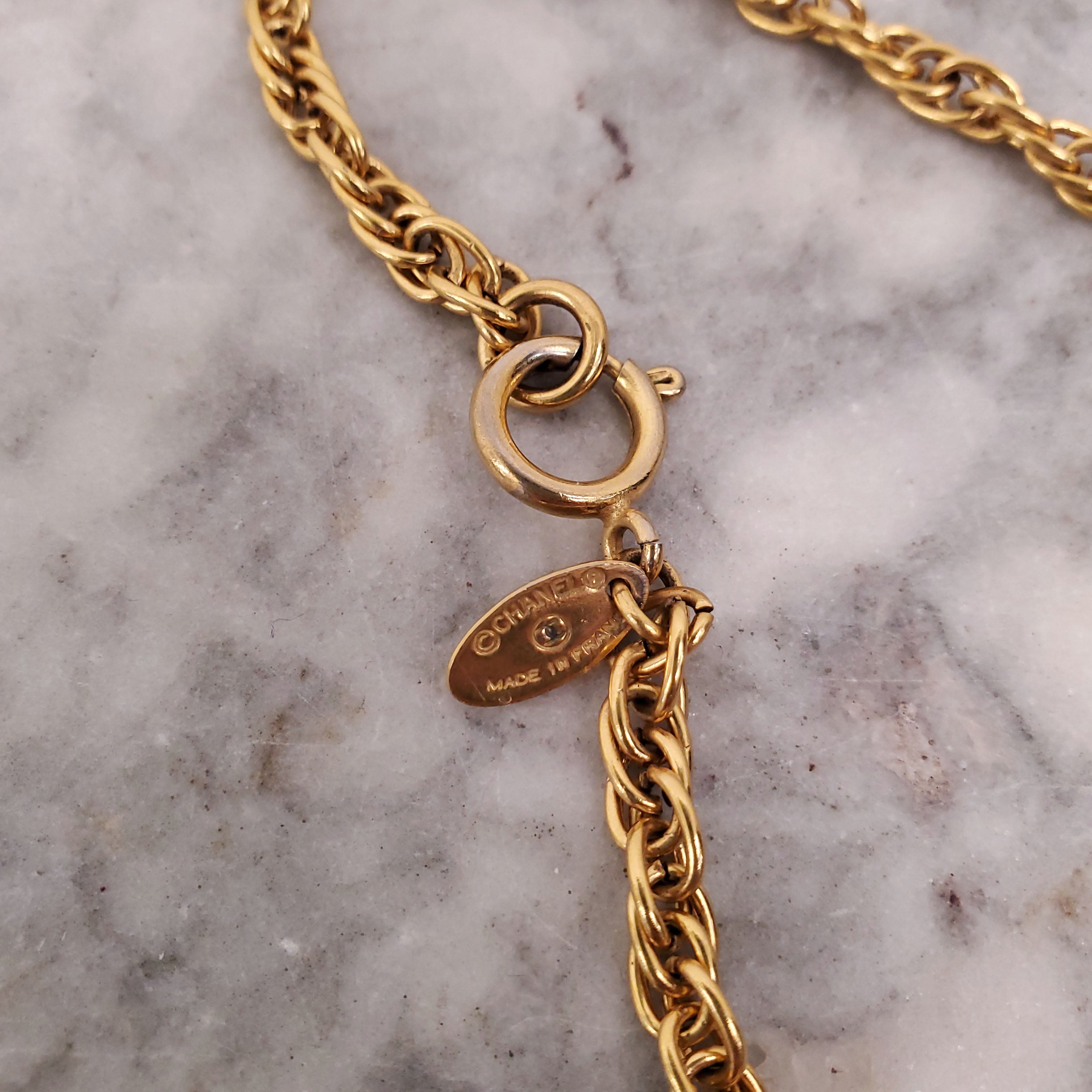 CHANEL GOLD PLATED NECKLACE WITH COCO GOLD
