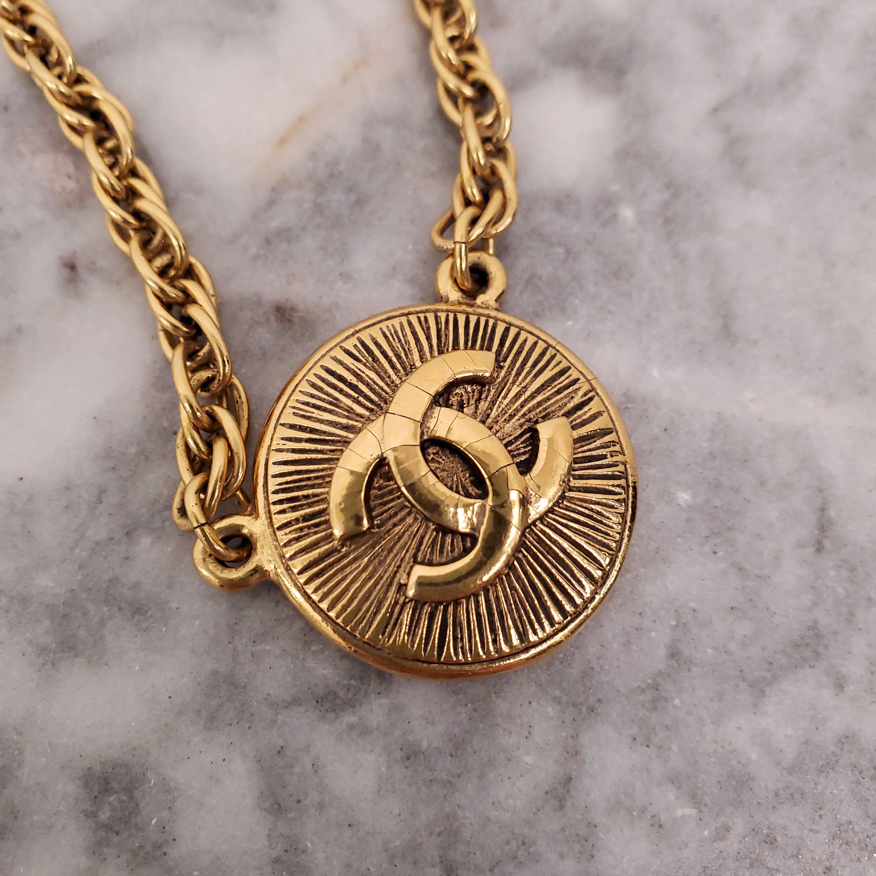 CHANEL GOLD PLATED NECKLACE WITH COCO GOLD