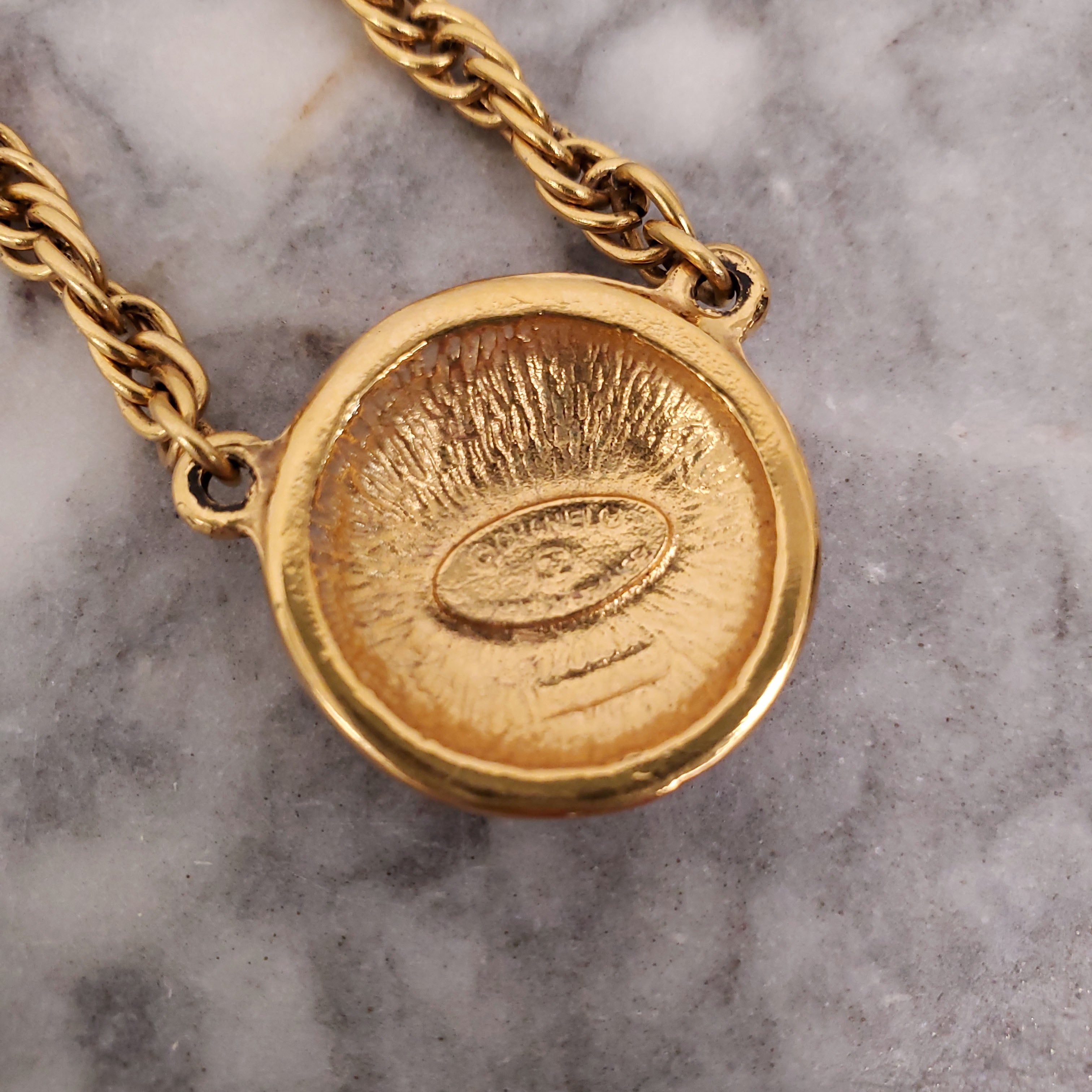 CHANEL GOLD PLATED NECKLACE WITH COCO GOLD